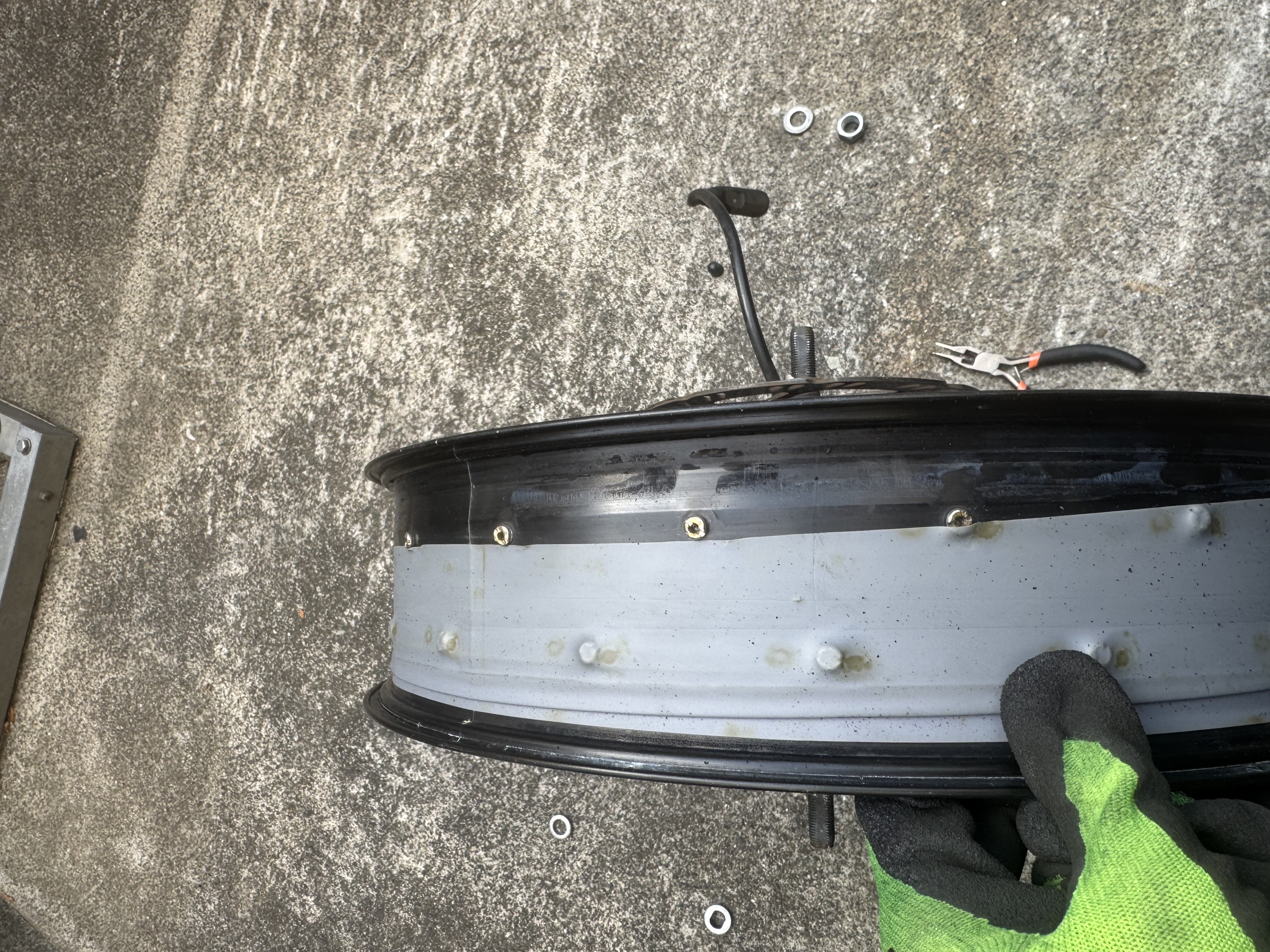 【出張修理事例】渋谷区松濤でMATE Xのタイヤ交換を行いしました