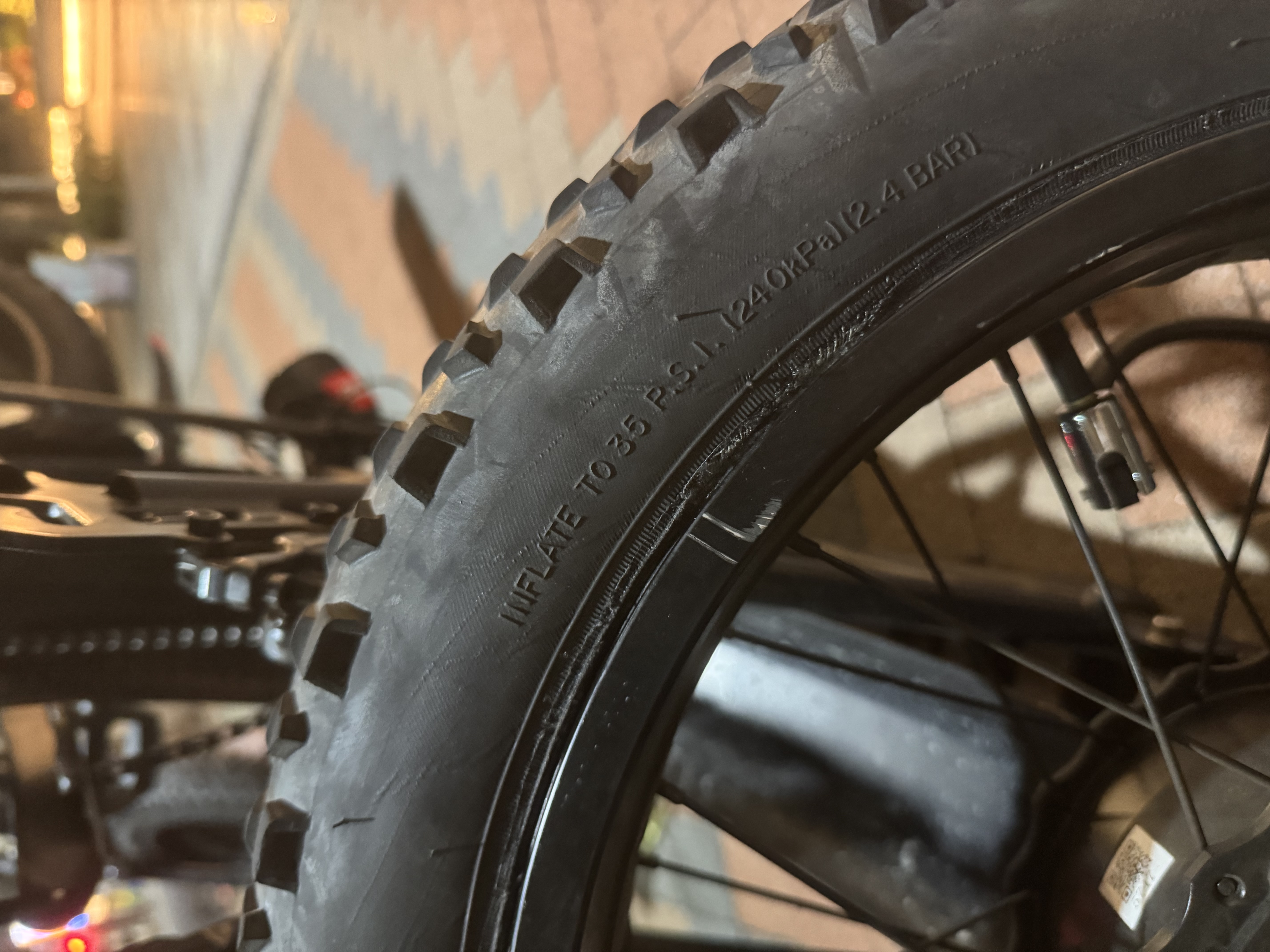 【出張修理事例】中央区勝どきでSUPER 73のパンクトラブルを修理しました