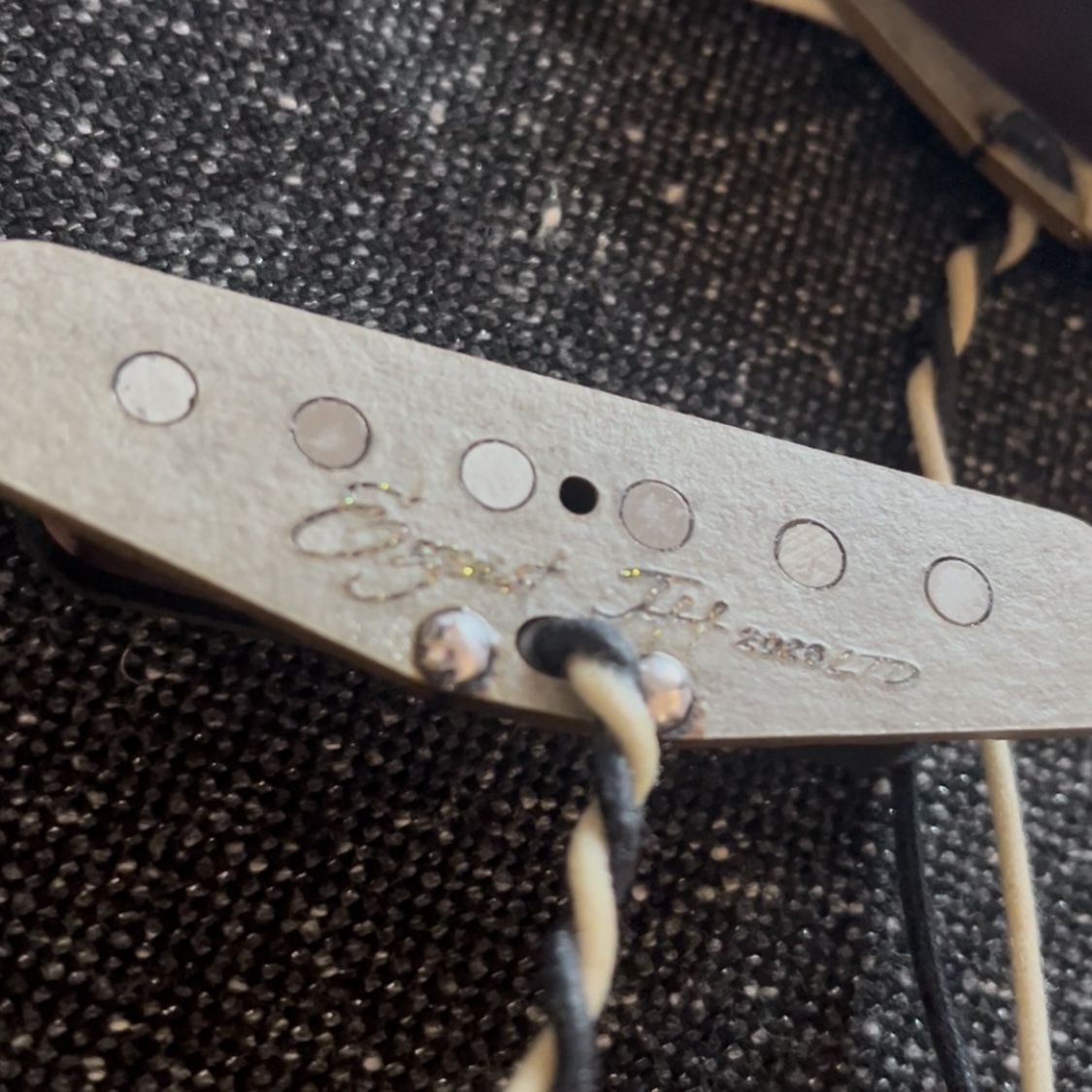 明日発売予定、1セット限定です。