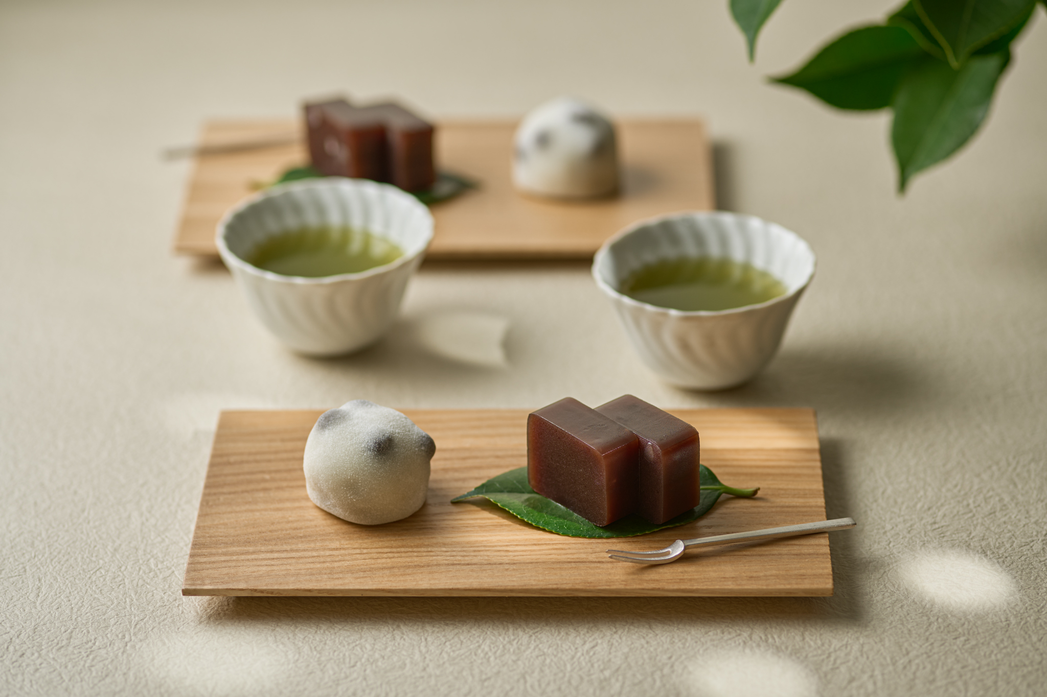 憩いのひとときを優しく包む、和菓子と器 | 穏やかで端正な佇まい「タモの料理皿」