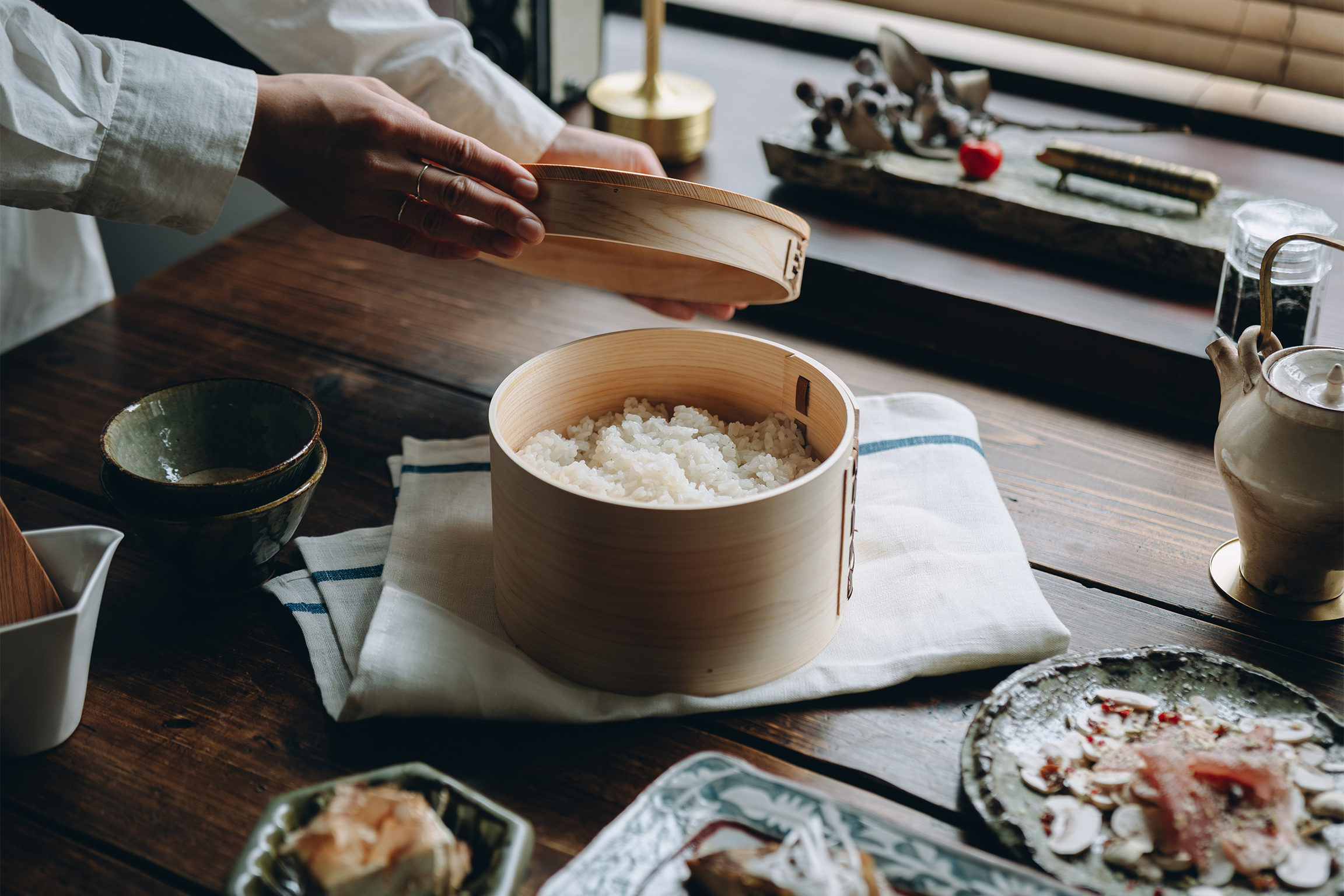 炊き立ての新米の香りを、木の温もりとともに | ひのきのわっぱおひつ
