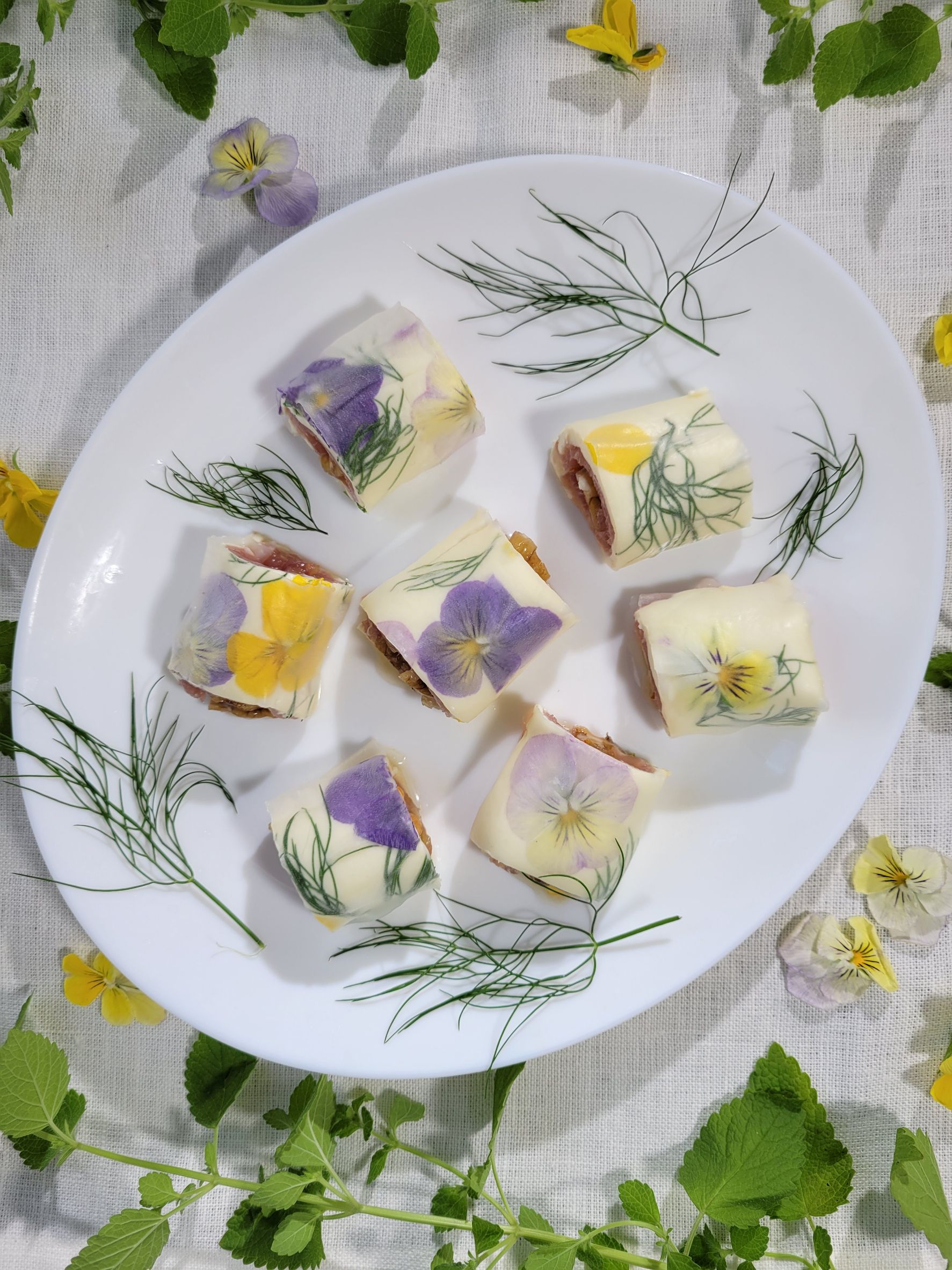 華やかなエディブルフラワーのハーブレシピ🌸