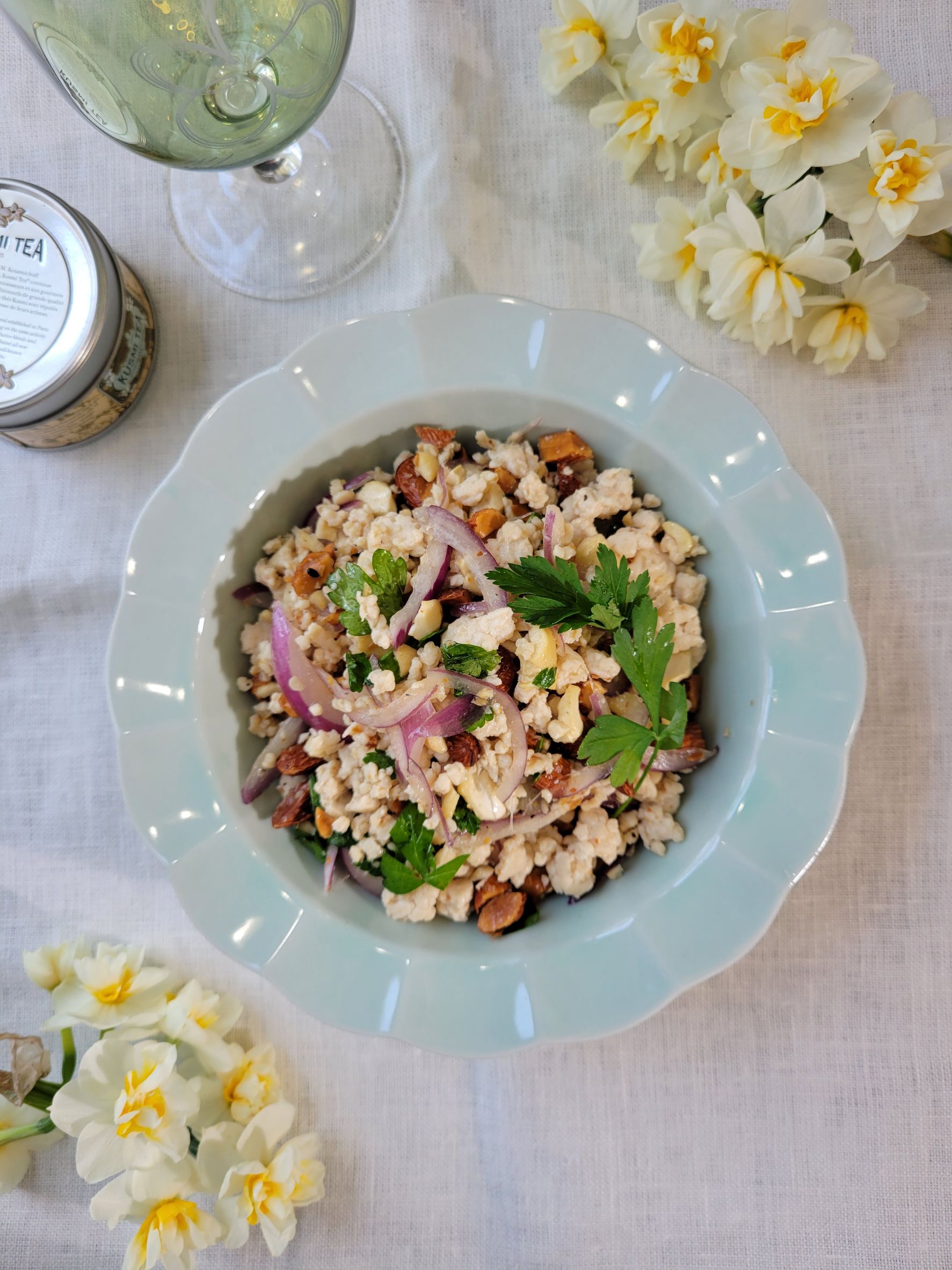 鶏ひき肉とミックスナッツのハーブサラダ🌿