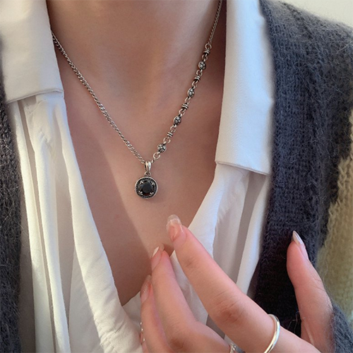 アクセサリー取り扱い始めました。