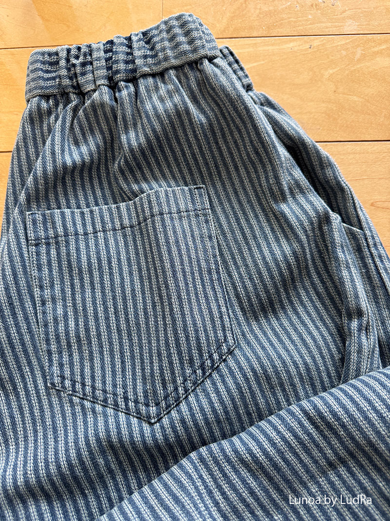 足袋型フラットシューズとワイドパンツとネックレスでコーディネートしてみました。