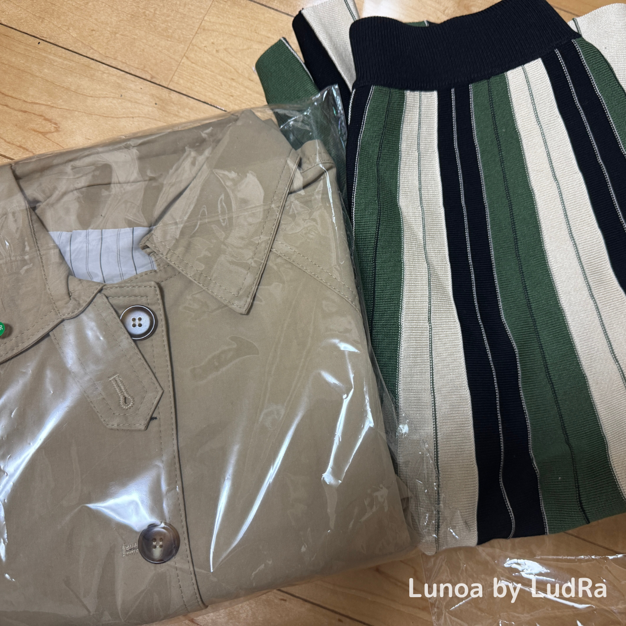 トレンチコートとスカートが届きました。