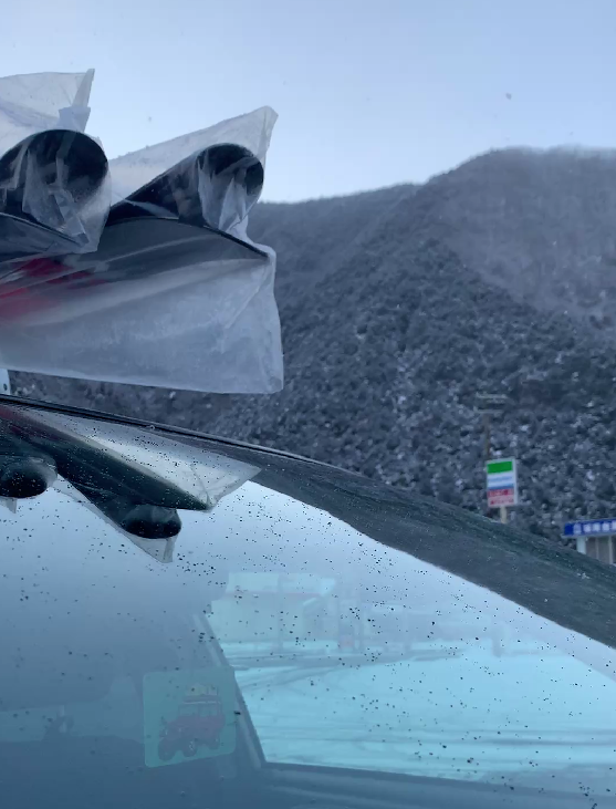 裸で天井に載せないで。