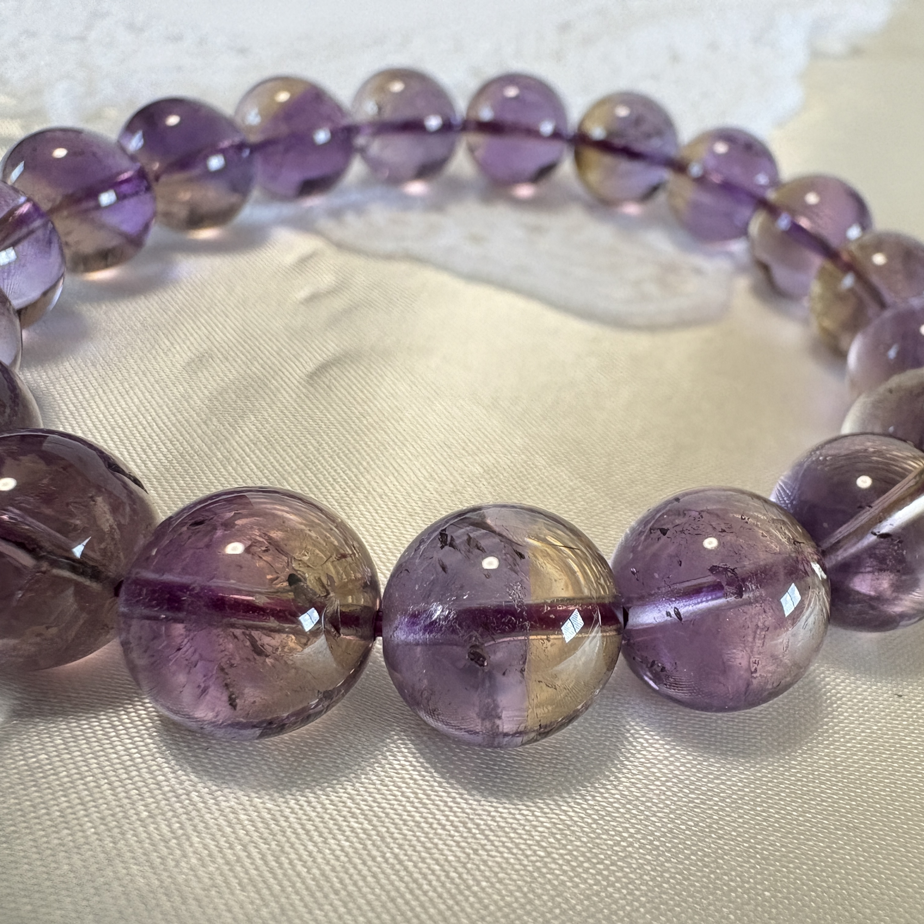 第8回：アメトリンの選び方と見分け方 ― 光のグラデーションに宿る“本物の美しさ” ―