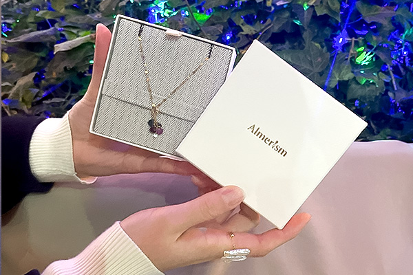 ^+*【男性必見】クリスマスは何を渡す?スタッフがおすすめ商品をピックアップ*+^