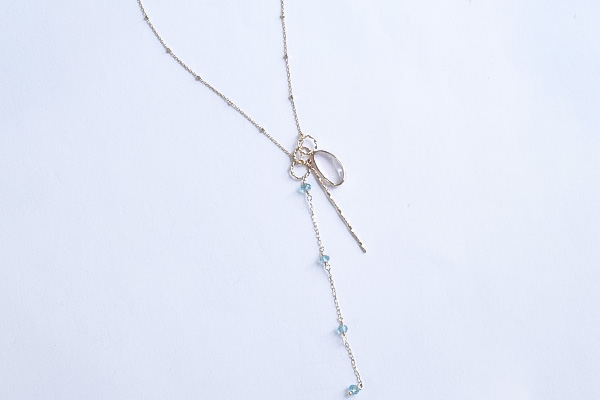 K10のロングチャームで天然石ついてるのって珍しくないですか?長さをいろいろ楽しめるチャームをご用意