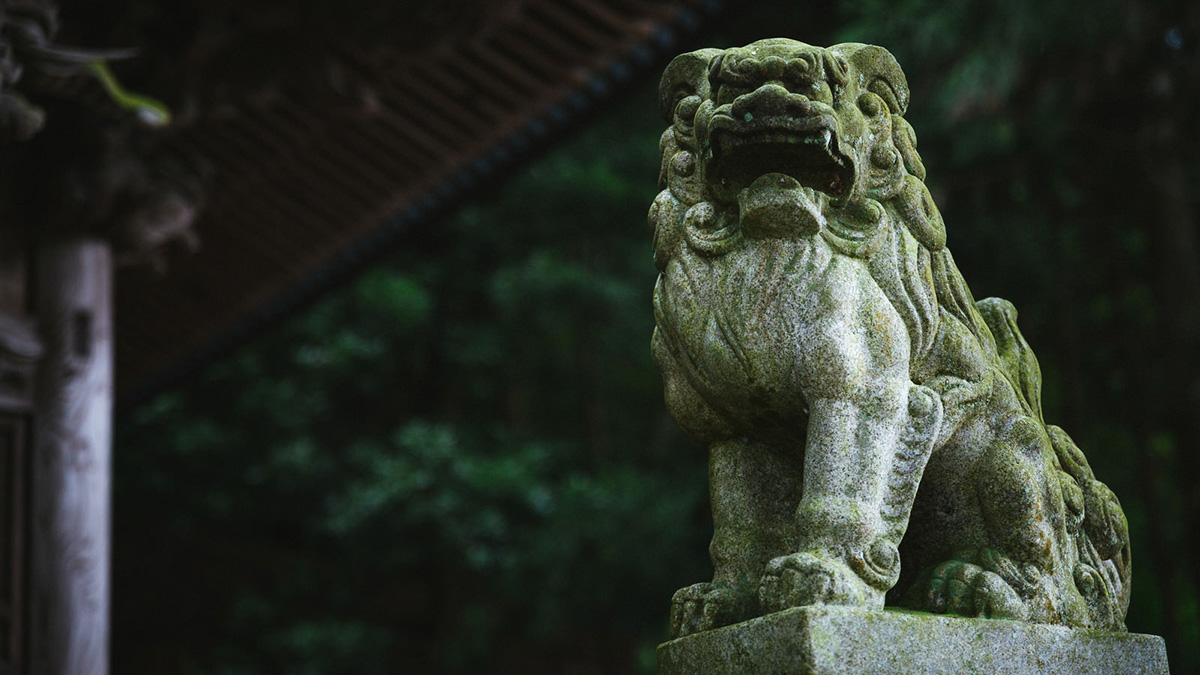 狛犬は何を守っている？「阿吽」の意味と左右の違いを宮司が解説