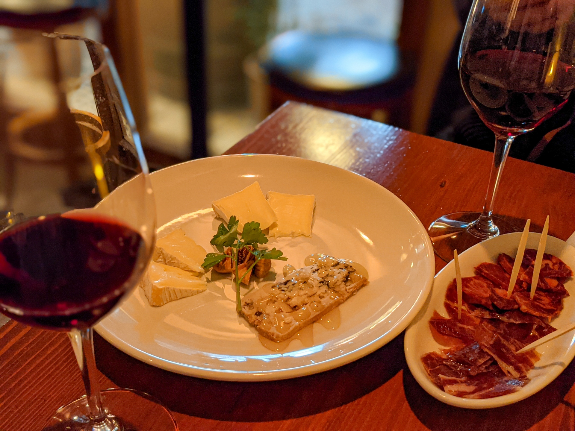 東京のナチュラルワイン角打ちスポット3選│通がすすめる理由とは