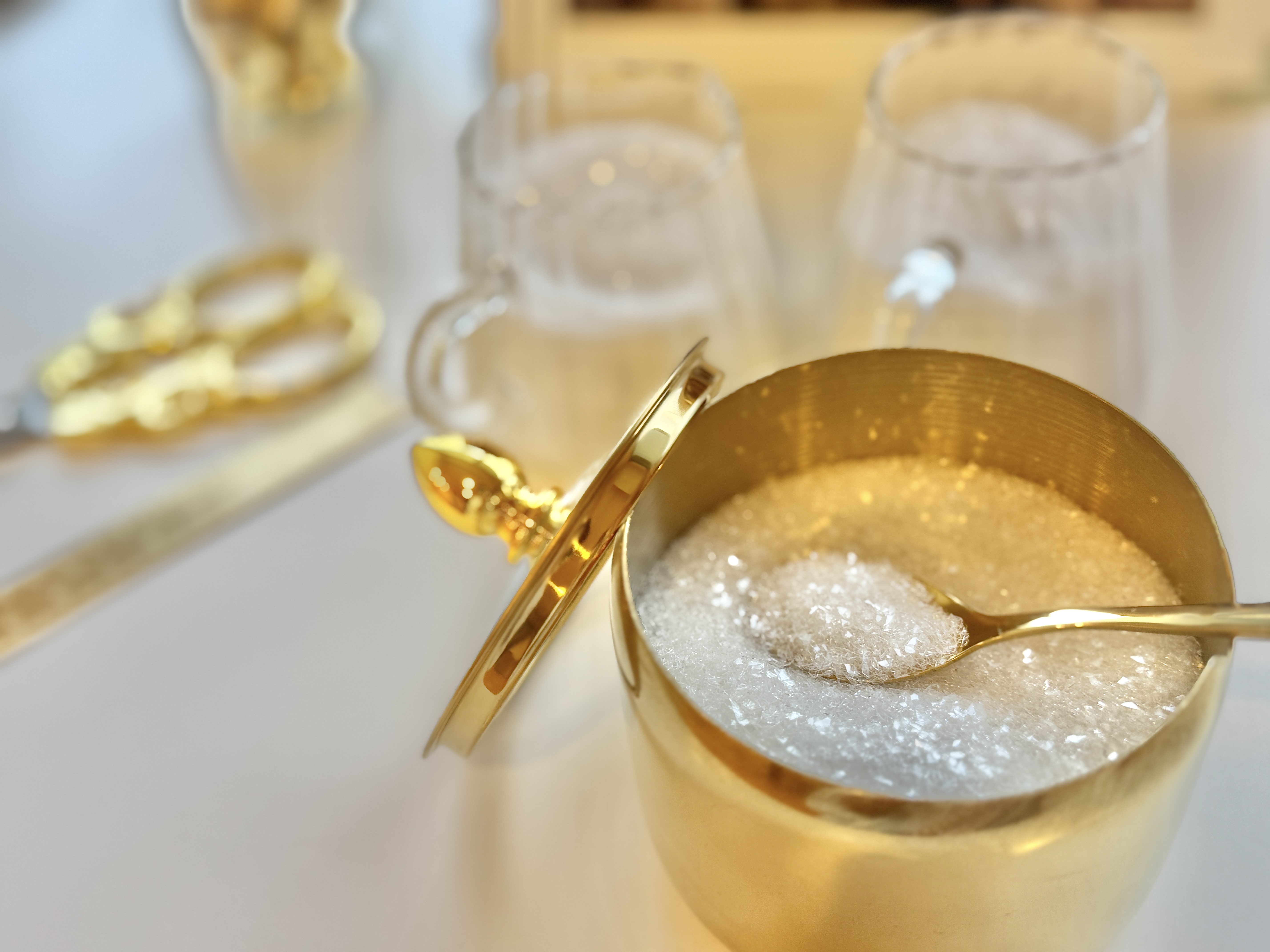 その輝きは、写真に宿る「光」を呼び覚ますために。