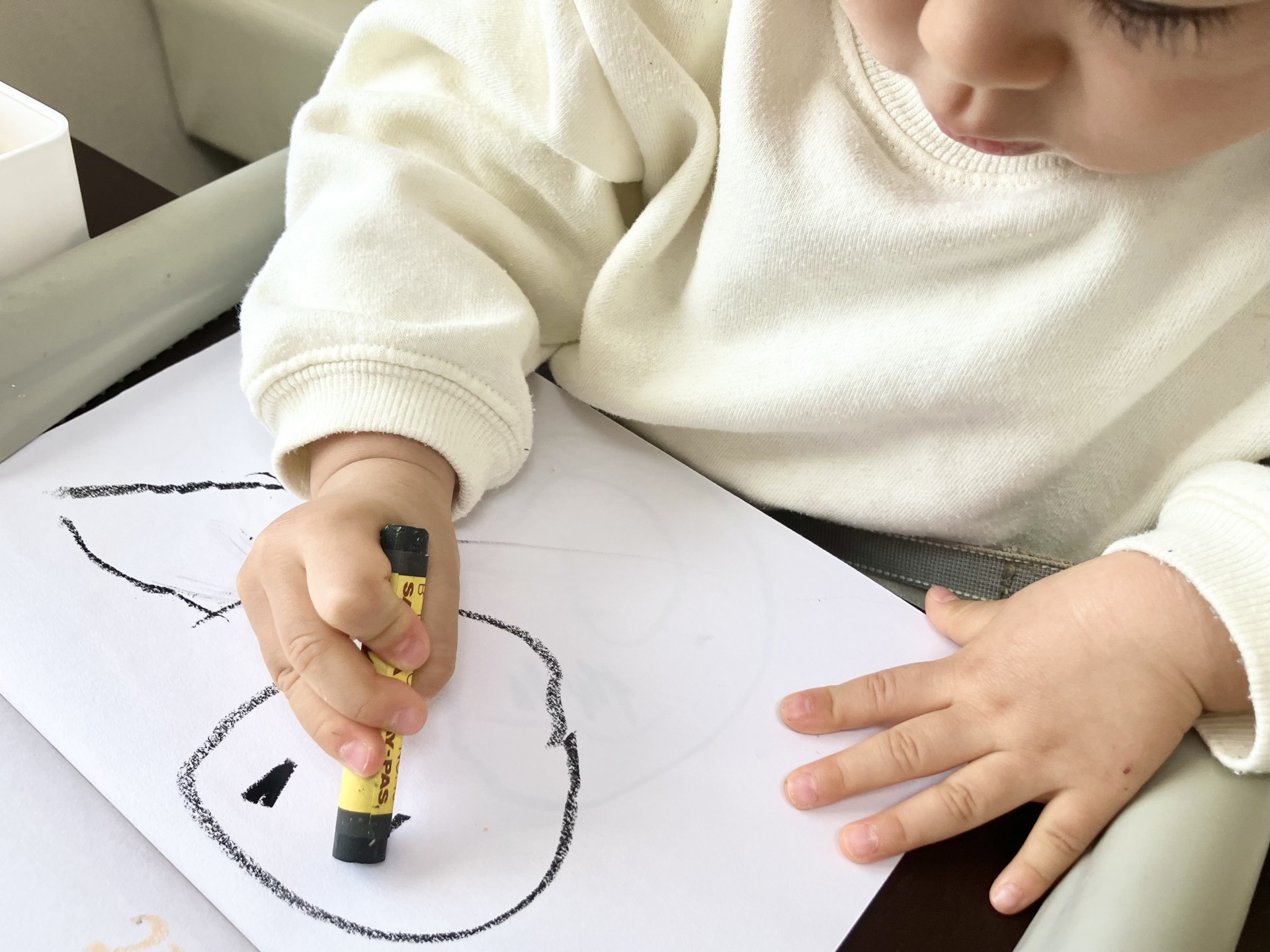 絵が好きなわが子の才能を伸ばす!親ができるサポートと将来のキャリアのヒント