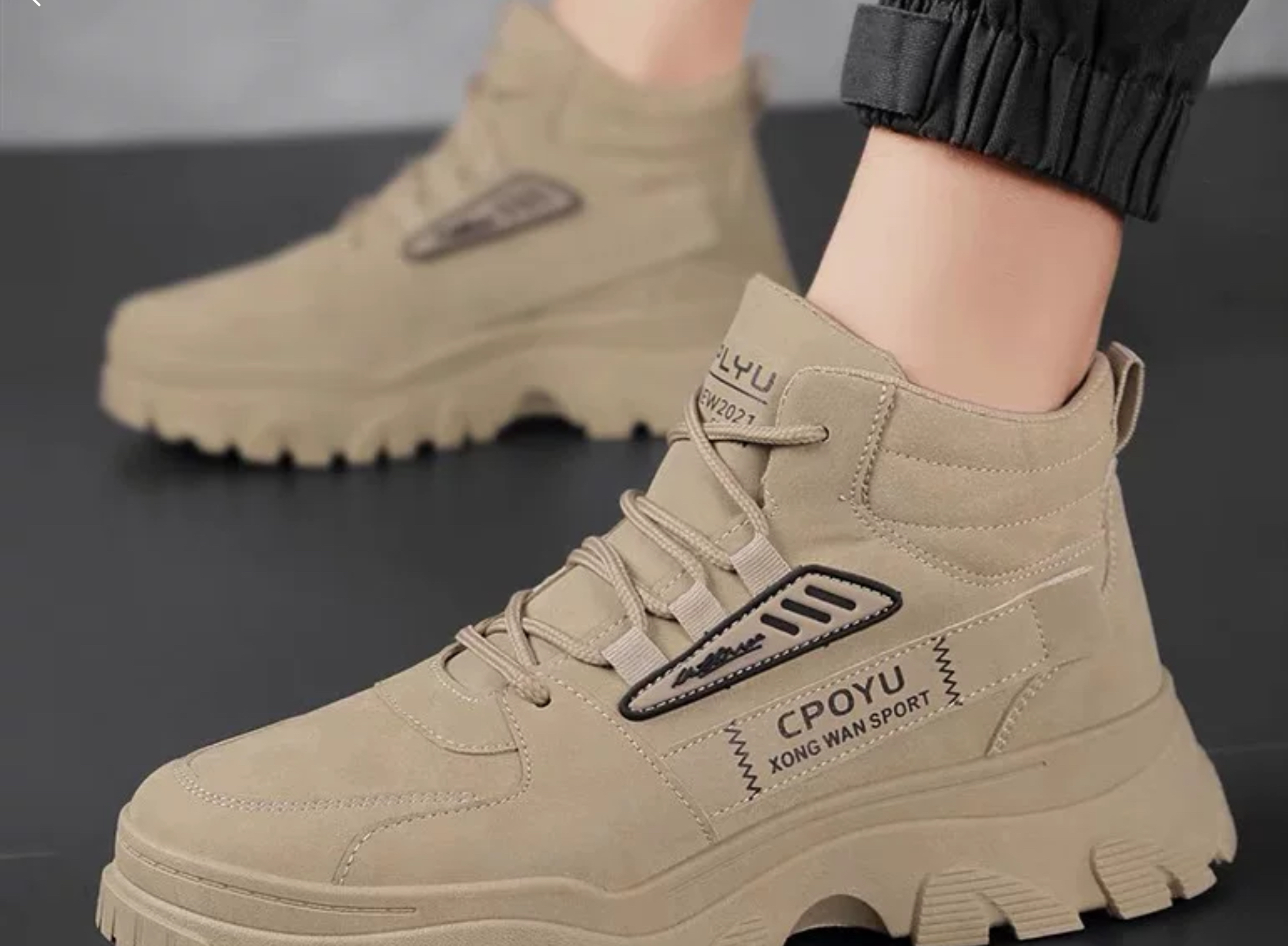 ハイカットスニーカー