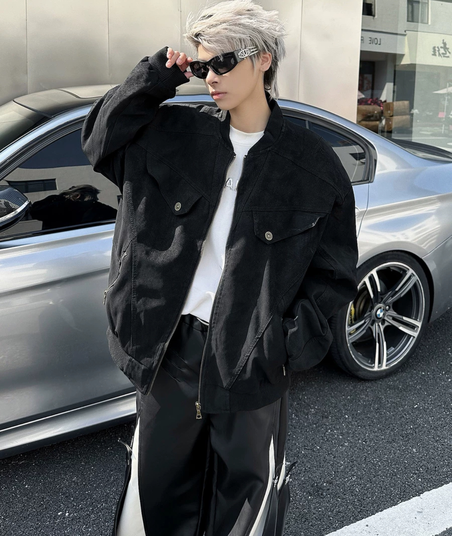 オーバーサイズのブラックジャケット