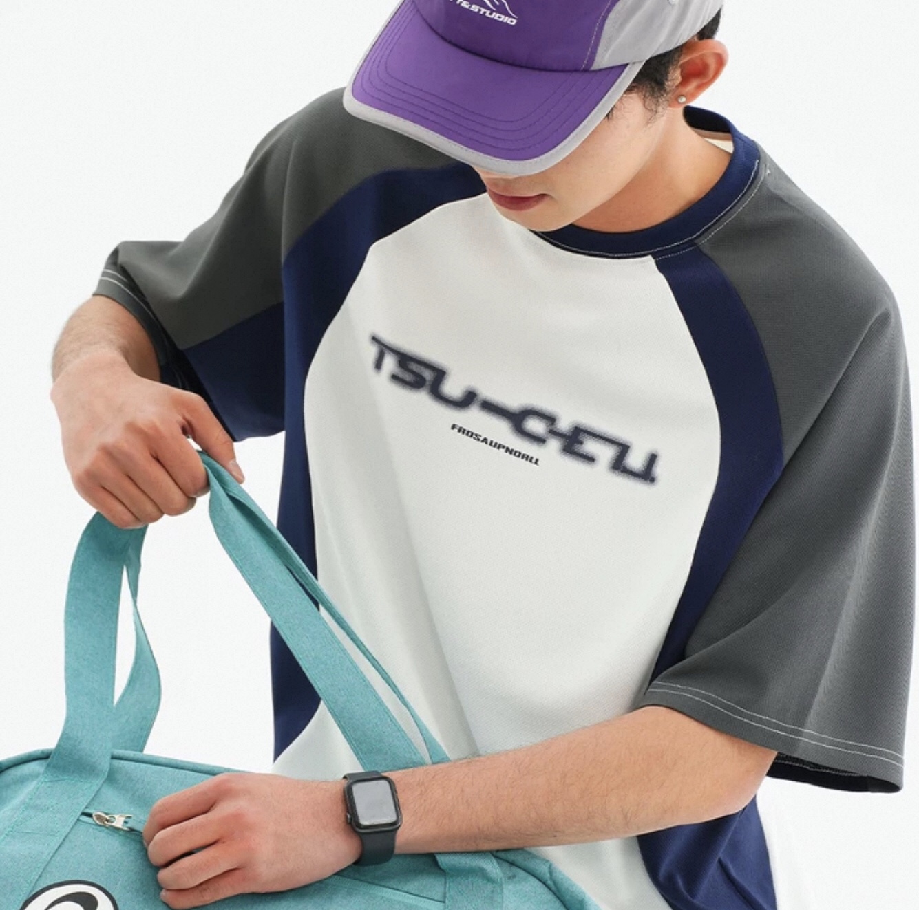 シンプルなT