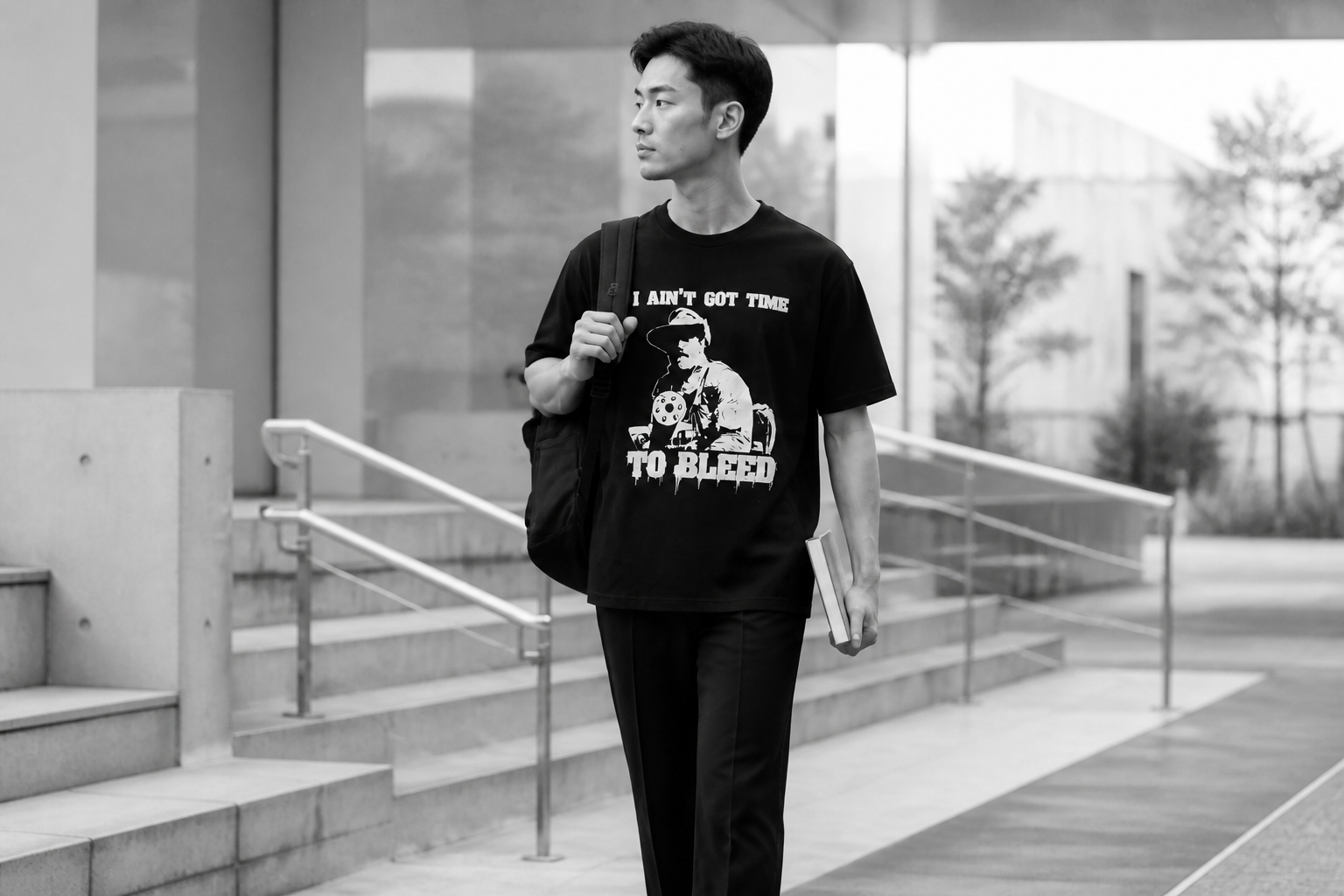 【商品紹介】オールブラックコーデに使える古着アイテム|黒Tシャツと黒ワークパンツで大人っぽく