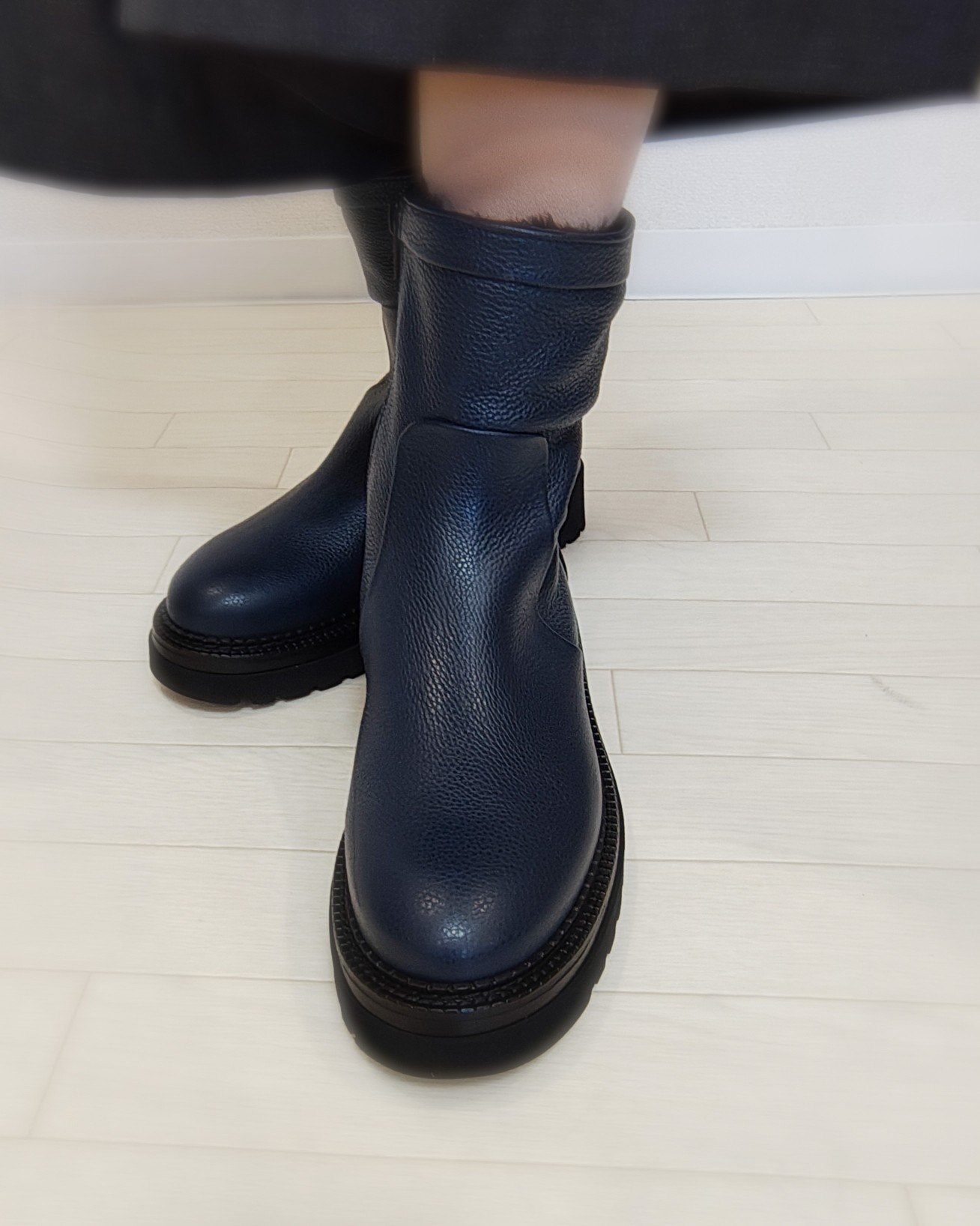 ムートンファーのライニング付きショートブーツ