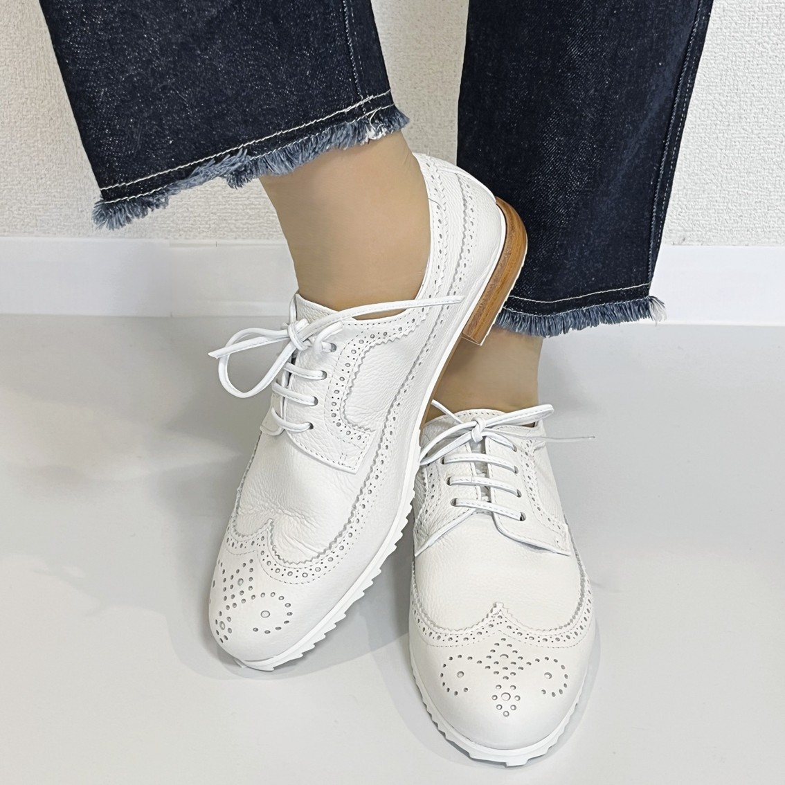 爽やかなパンチングが効いたレースアップシューズ