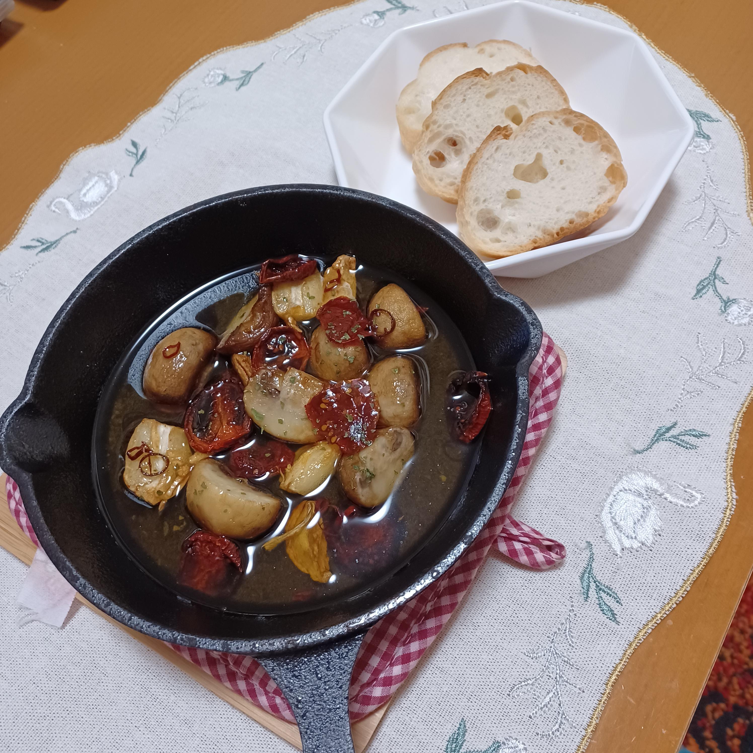 ドライトマトとマッシュルームのアヒージョを作りました！