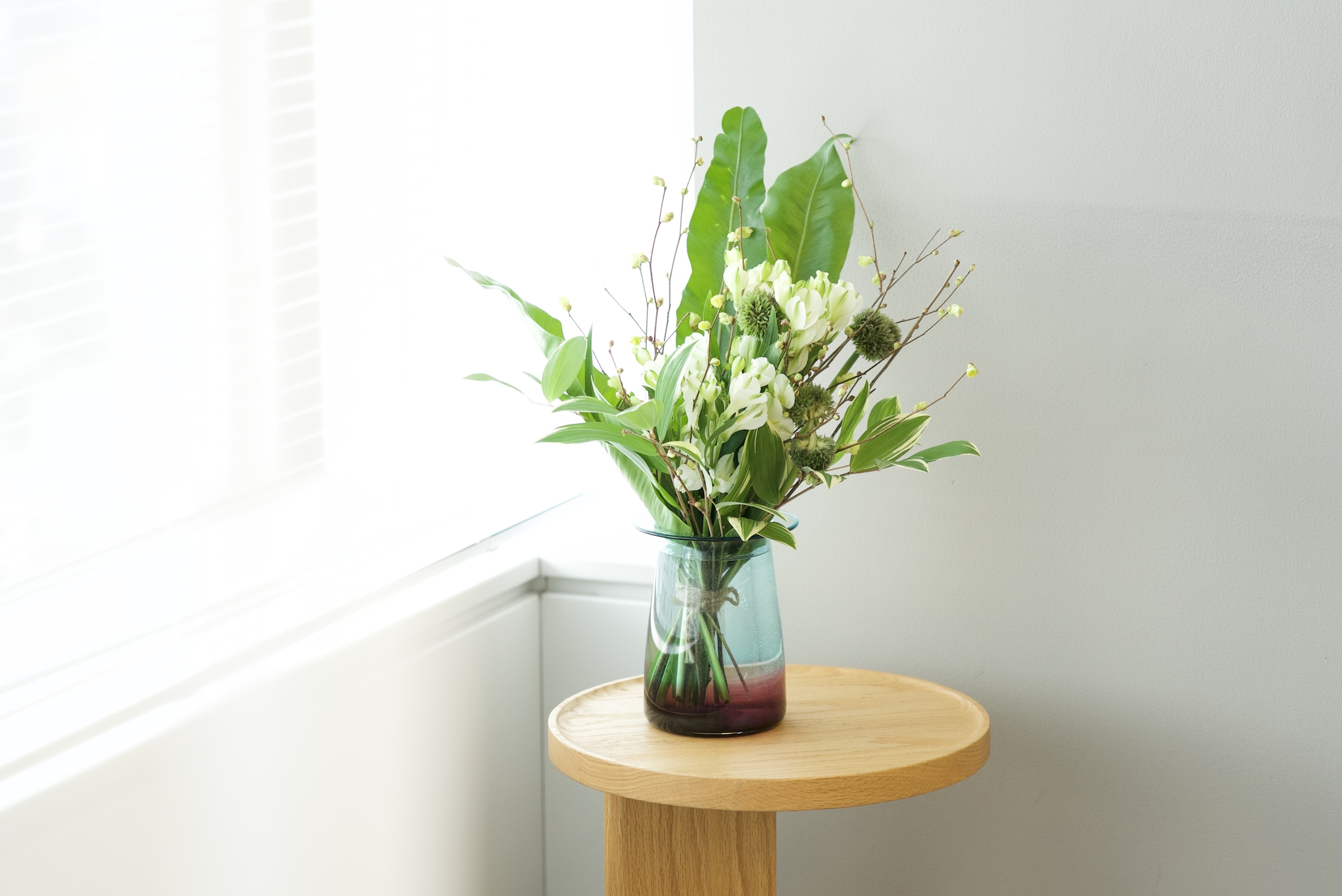 緑の花がある暮らし。-4月お届けのお花のおすすめの飾り方-