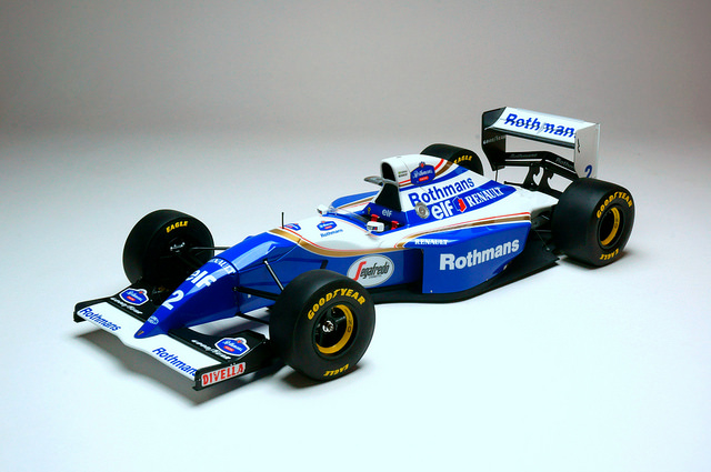 市販のモデルカーキットをハイクオリティに製作してお届けします