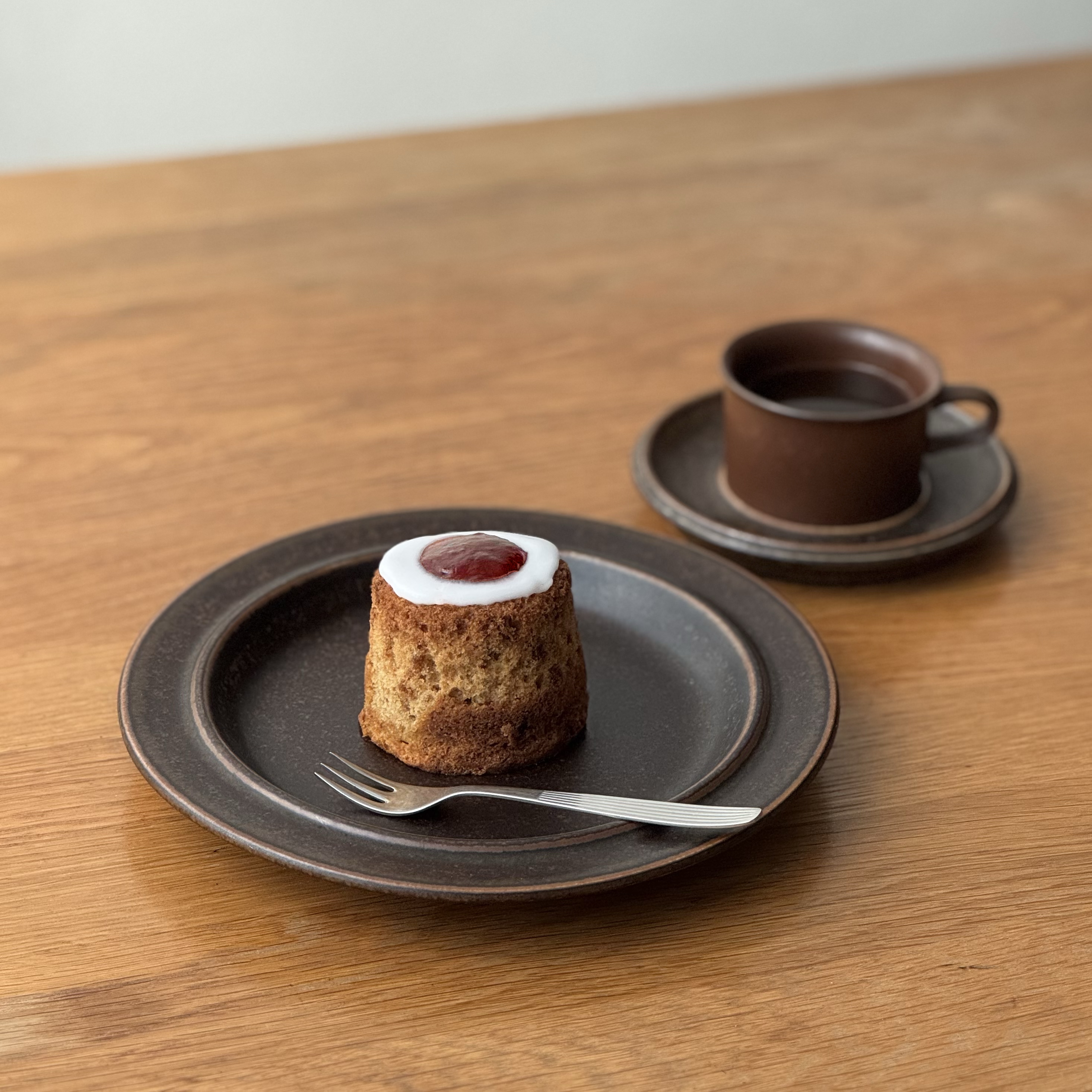 フィンランドの国民的ケーキを味わう：愛される伝統とともに祝うルーネベリの日