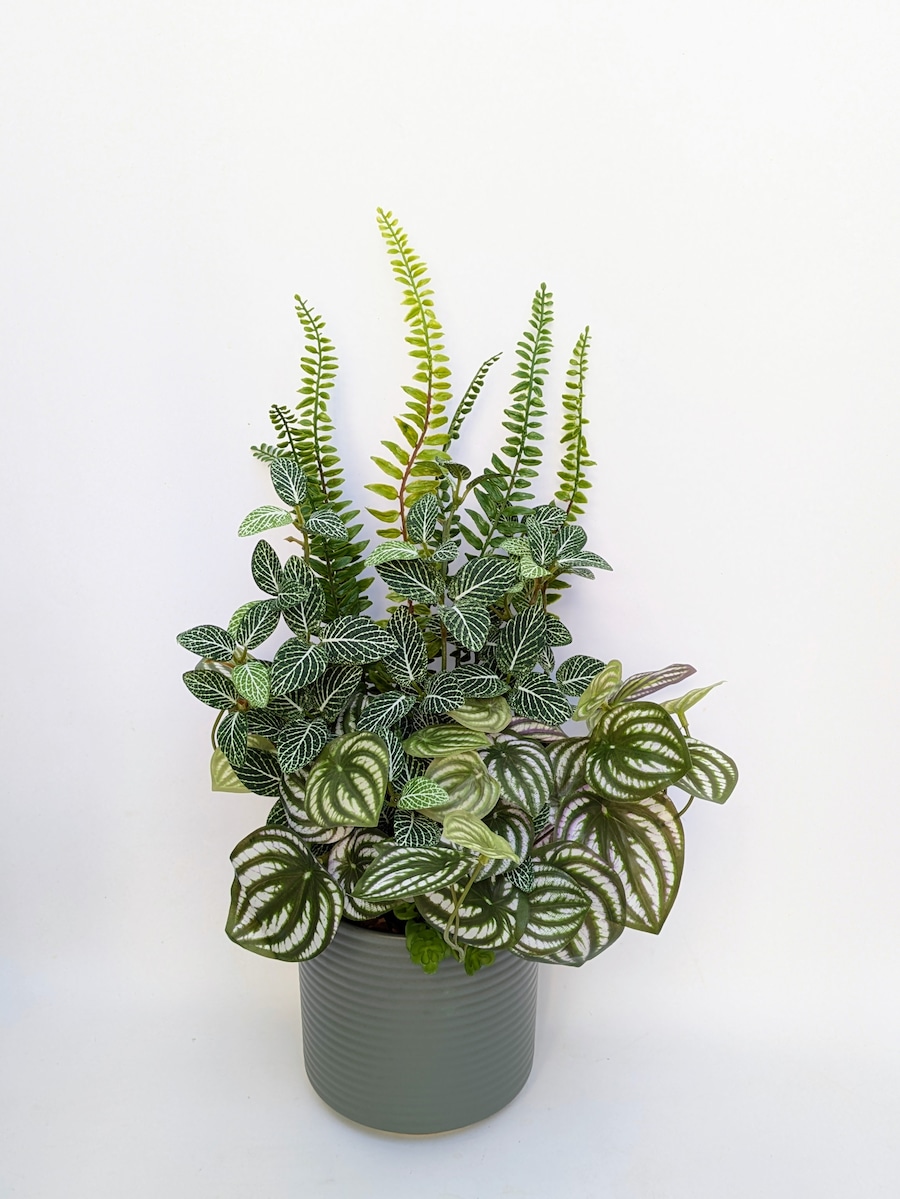 お手入れが楽で枯れない造花の観葉植物アレンジメントの販売開始
