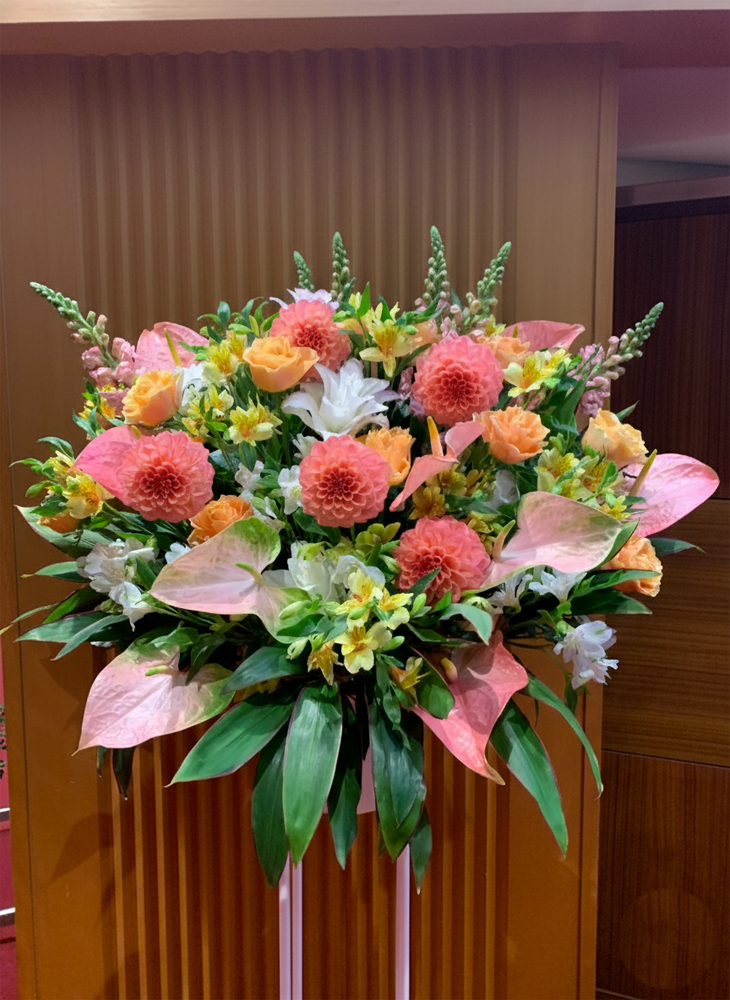 新宿文化センター ダンス公演祝いスタンド花納品実績|東京都23区 西新宿