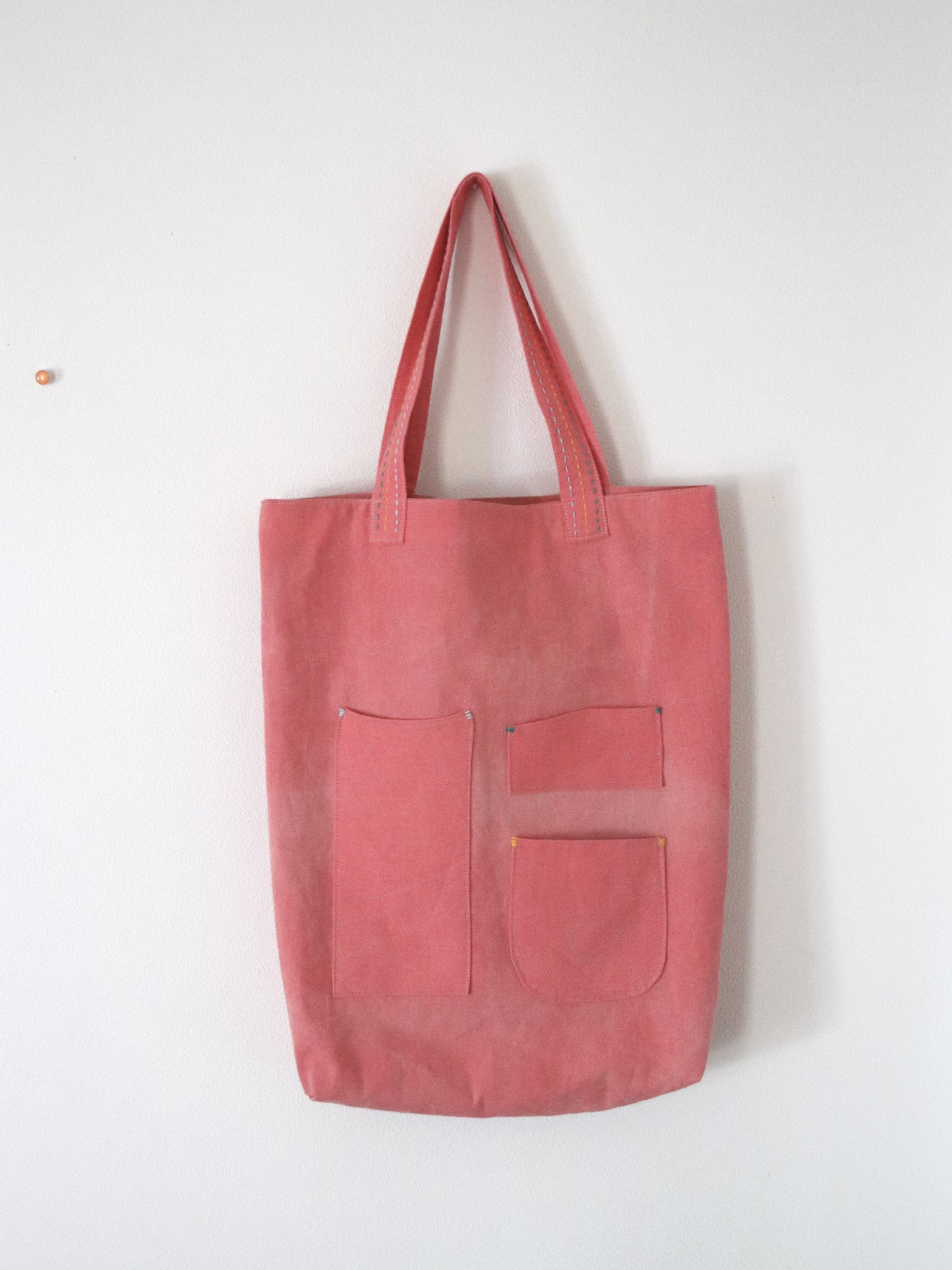 ピンクのトートバッグ