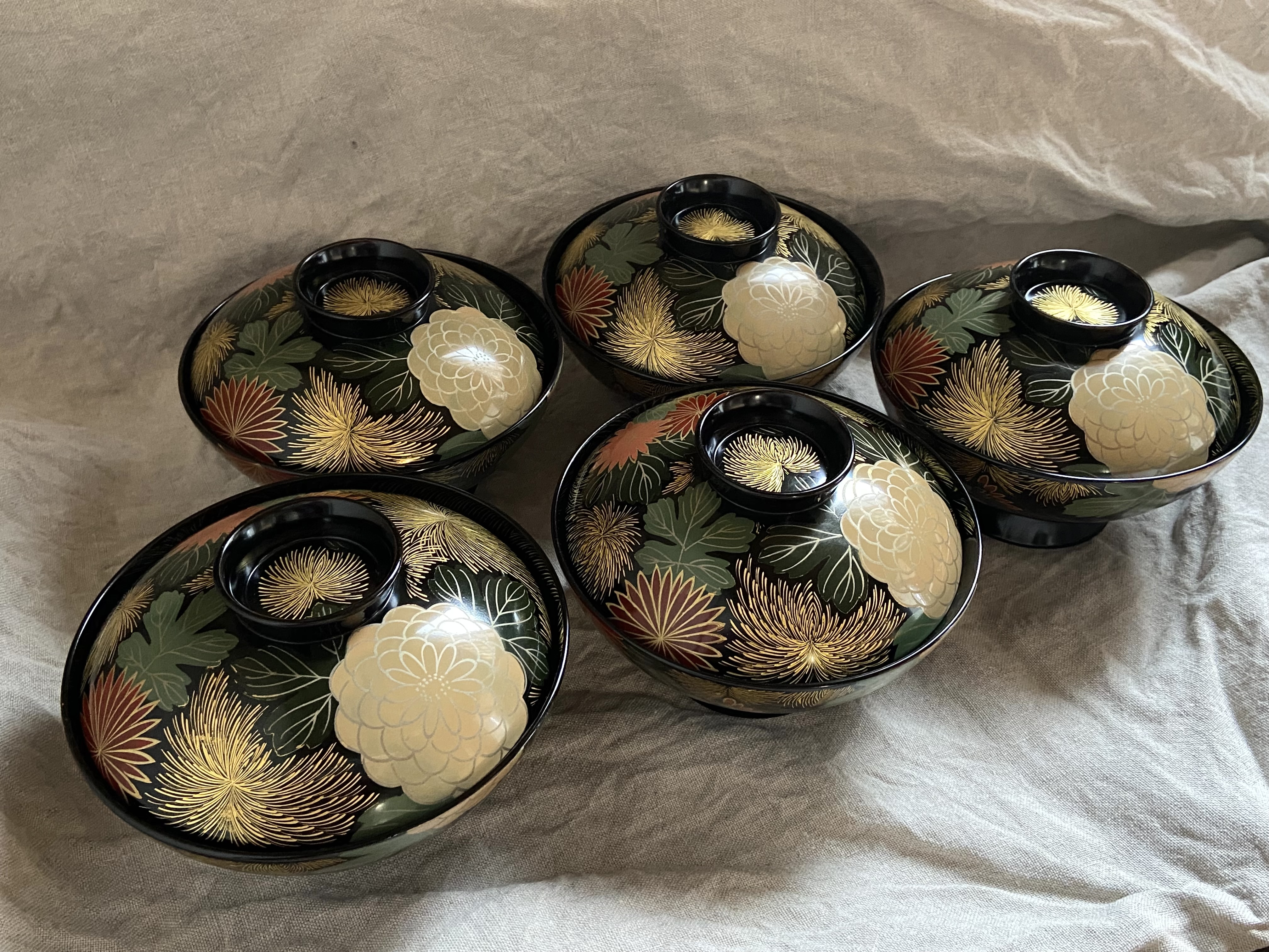 輪島塗 菊詰沈金蒔絵 蓋付椀をアップしました。