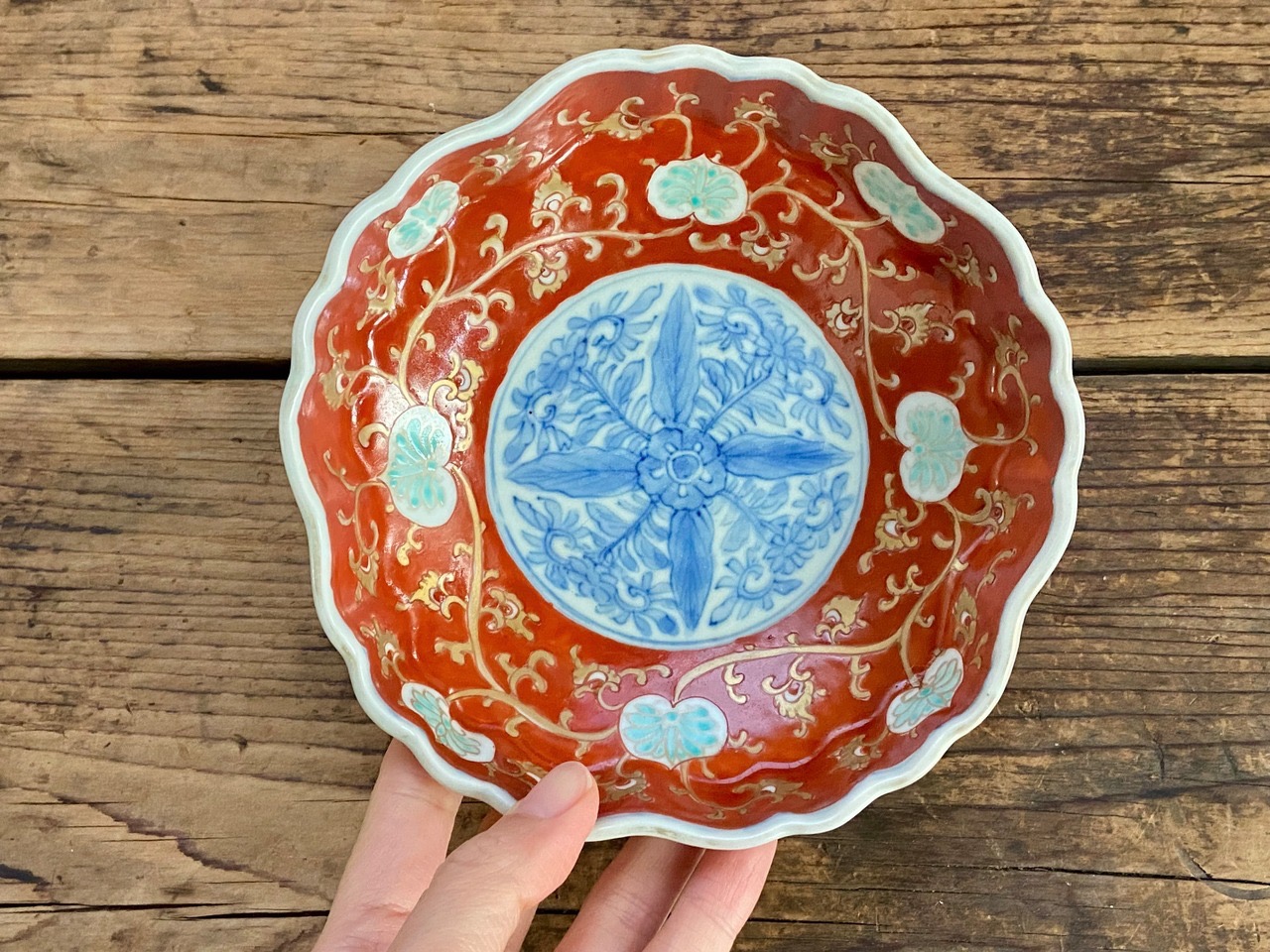 megurumeguru stories 染錦の輪花皿