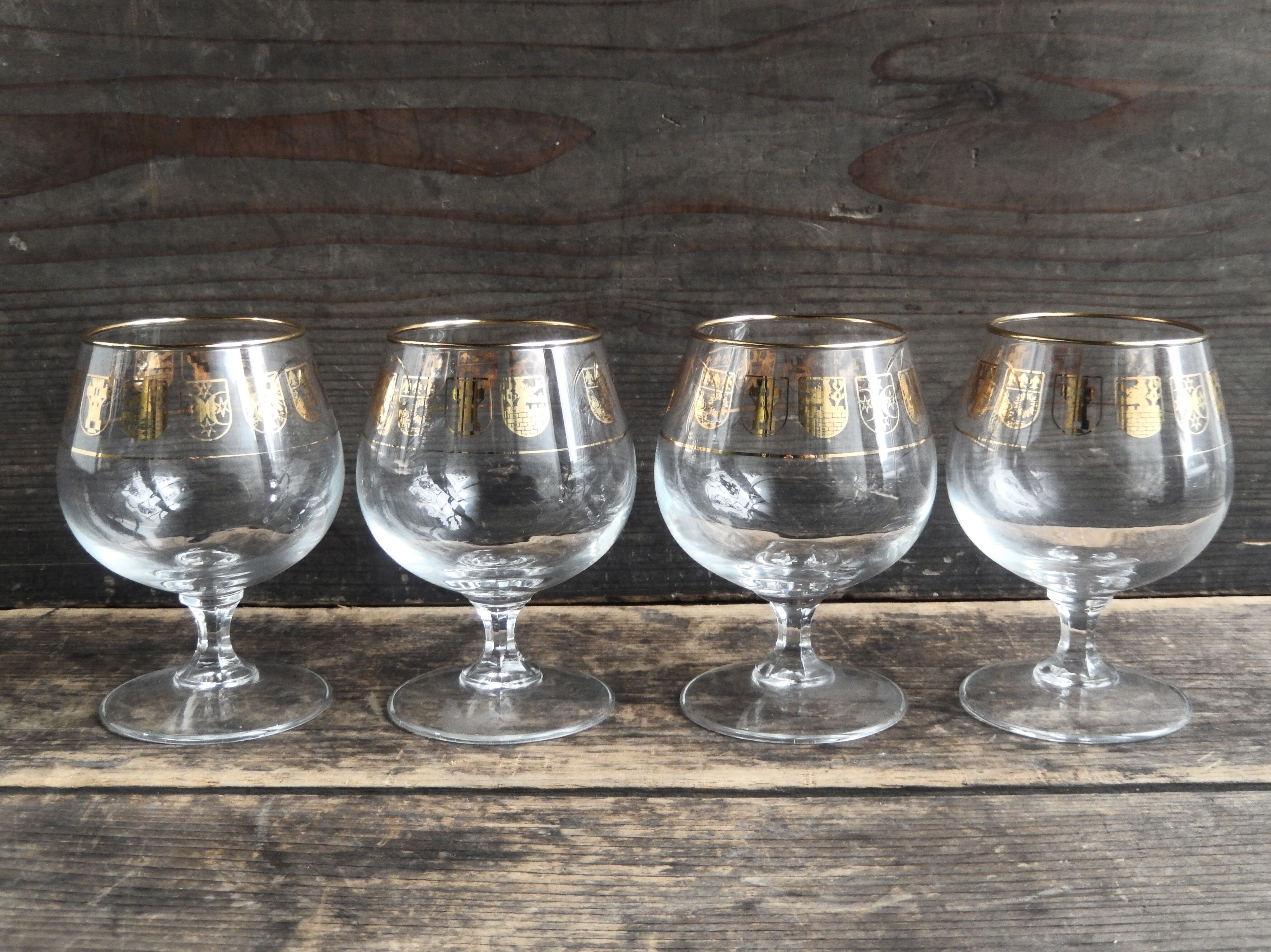 KAMEI GLASS エンブレム ワイングラスをアップしました。