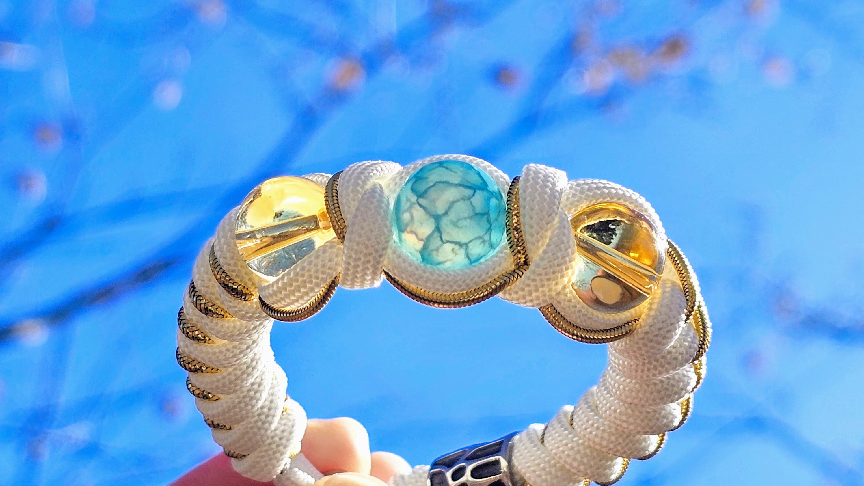 三つ星ブレスレットと精麻飾りについて ―關於三顆星手鍊與精麻飾品―