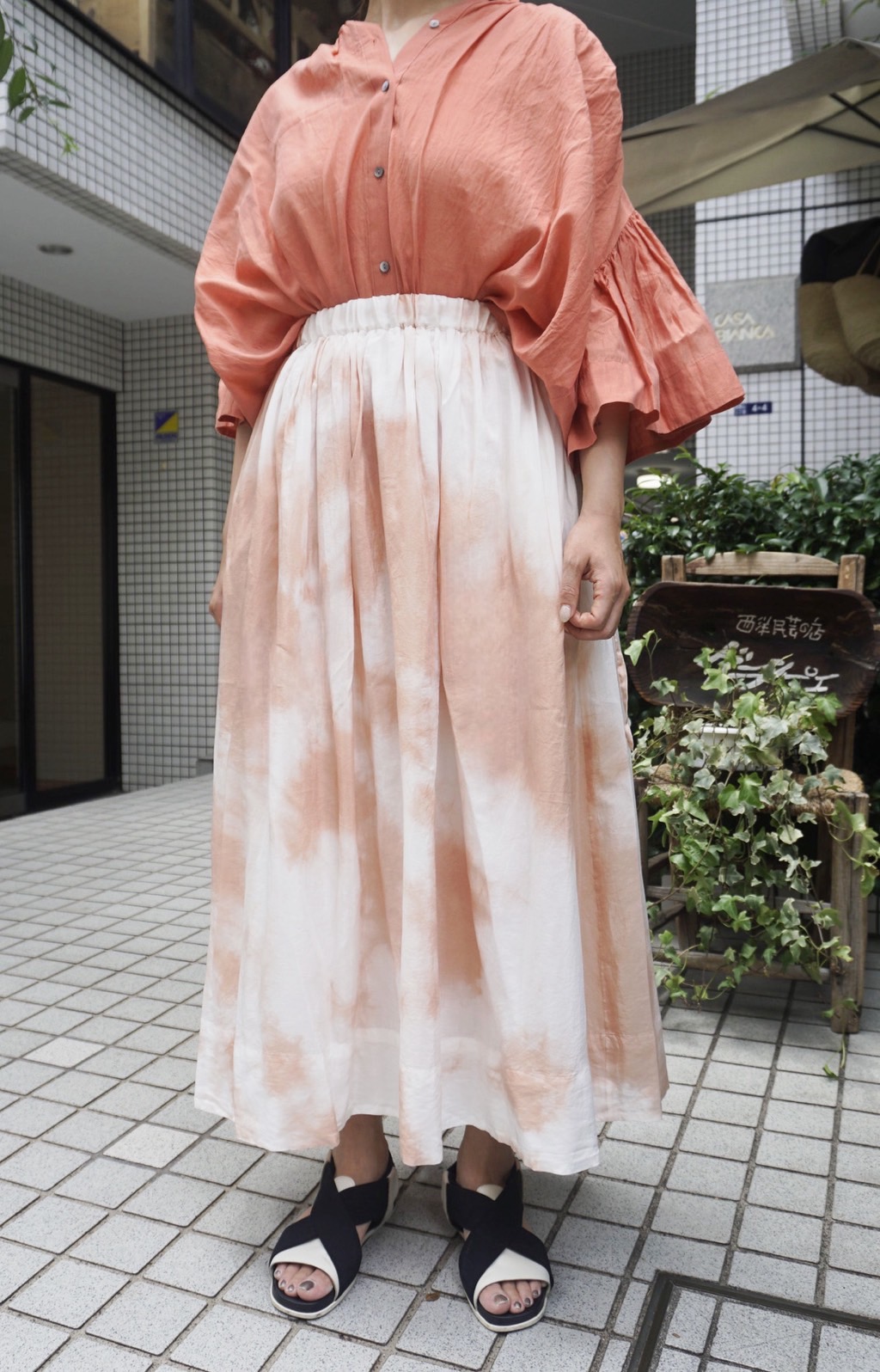 季節の便り【天然染めのボトムス】