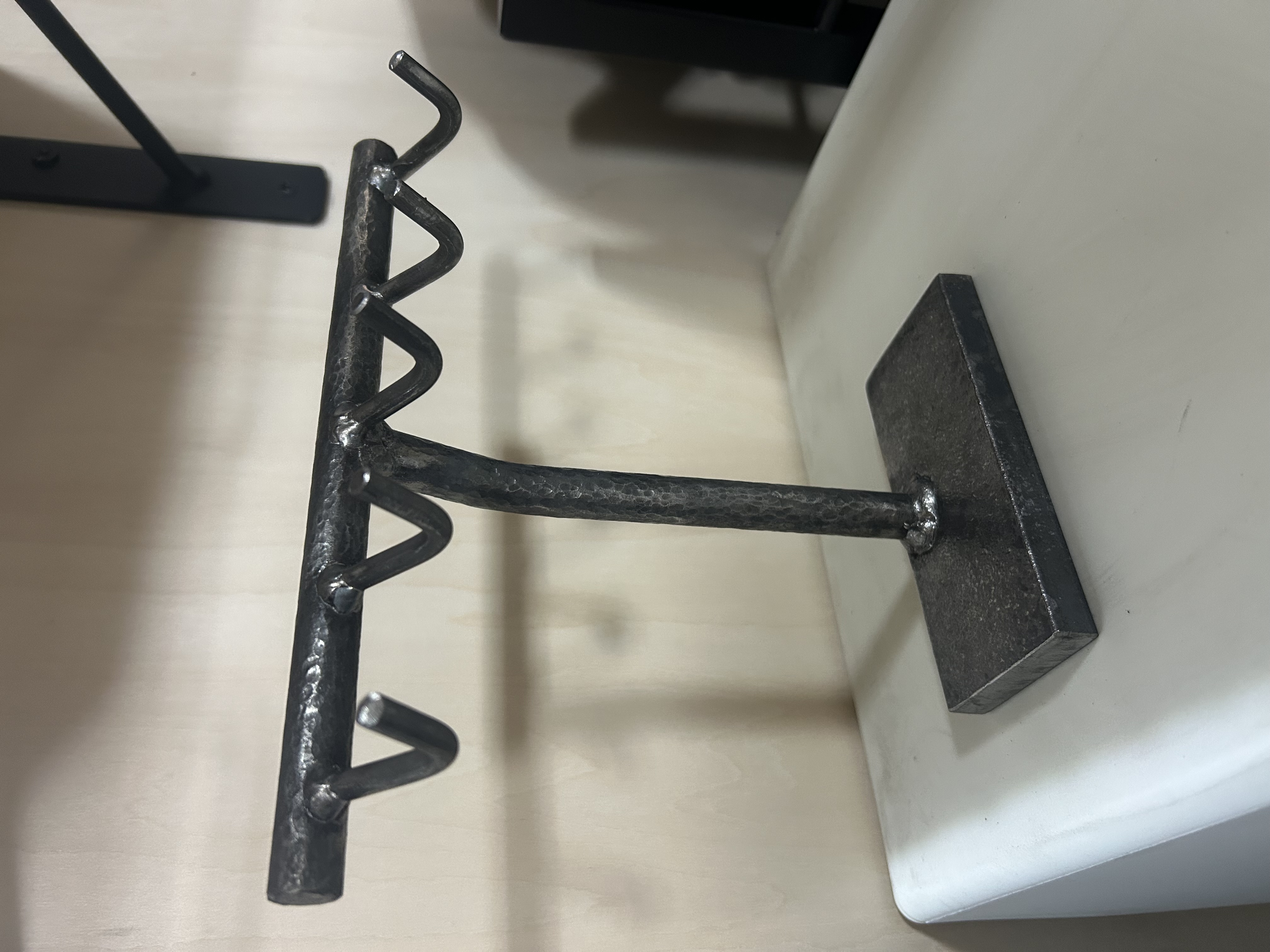 「鍵どこ置いた?」を減らしたくて、鉄のキーフックスタンドを作りました