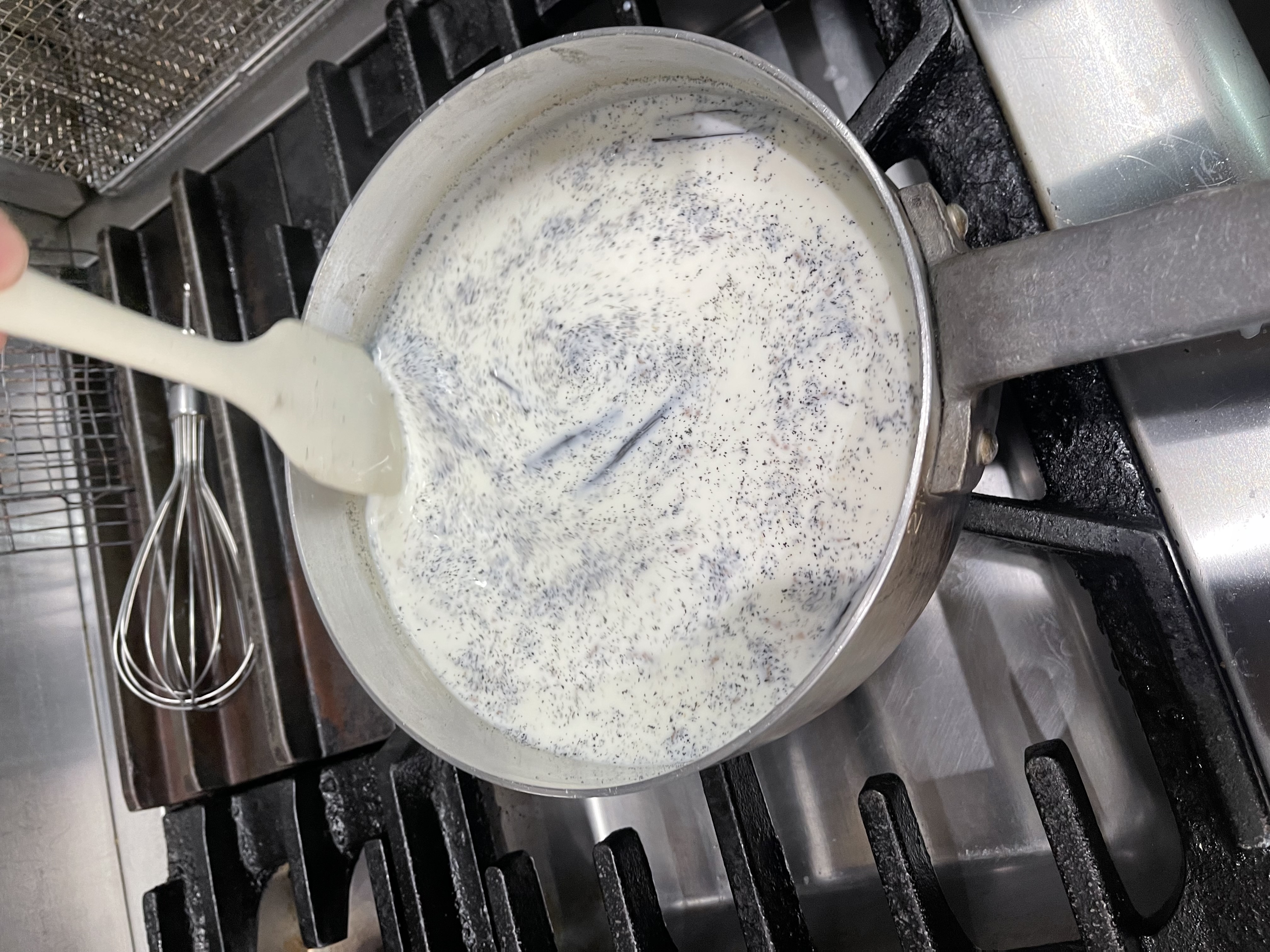 なめらか濃厚プリンのバニラの香りを最大限に抽出する