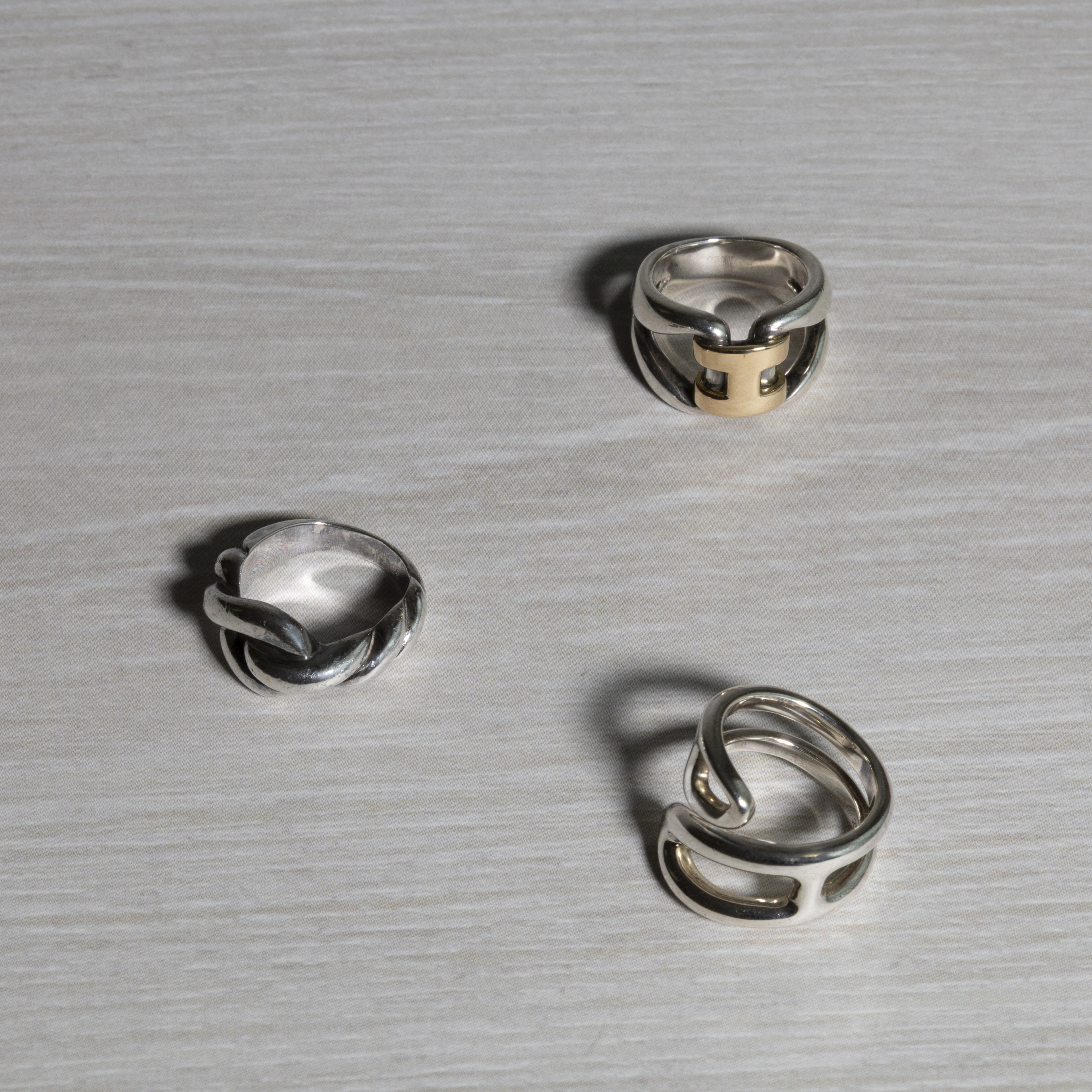 時を纏う指先 ― ヴィンテージ・エルメスリングが語る、静かな美学