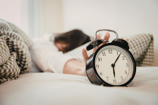 朝起きるのがつらい人へ 4月に増える「起きられない原因」と対策