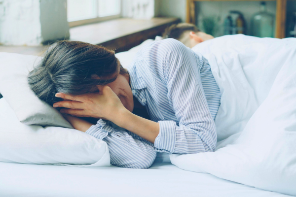 エアコンを使うと眠りが浅くなる？快適な睡眠環境の作り方