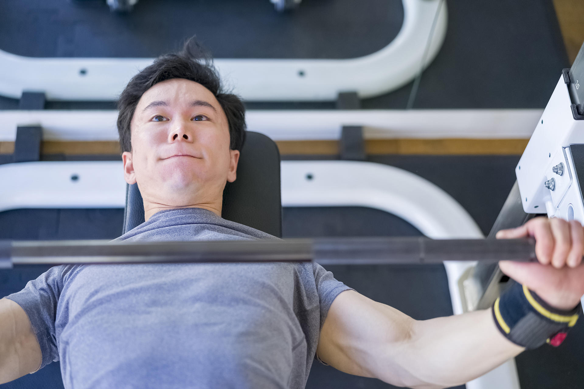 【ベンチプレス初心者向け】 9連覇の伝説的ボディビルダー・鈴木雅選手がやさしく解説！