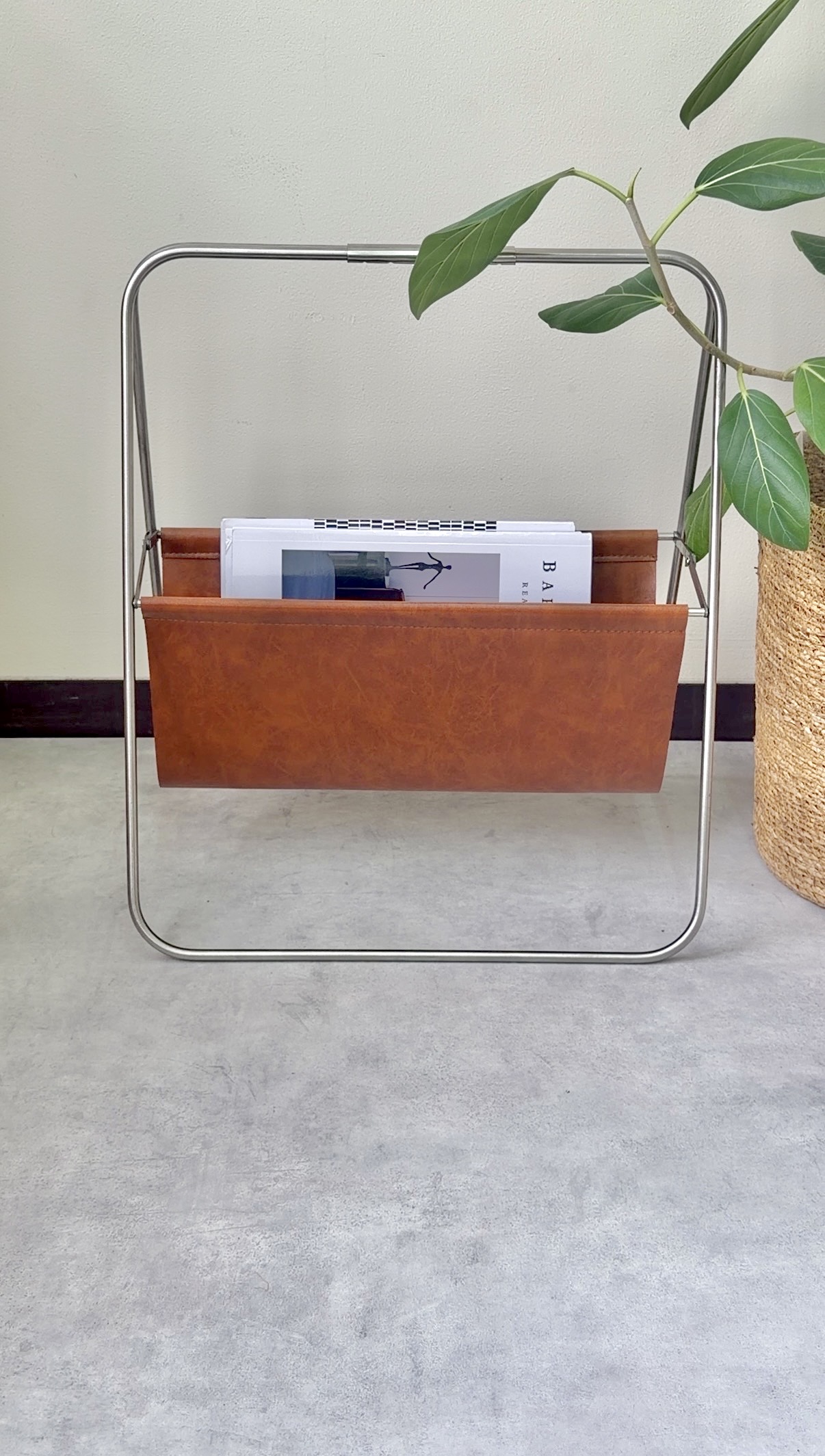 【スタイリッシュレザー調ラック】「ちょい置き」の悩みをお洒落に解決！