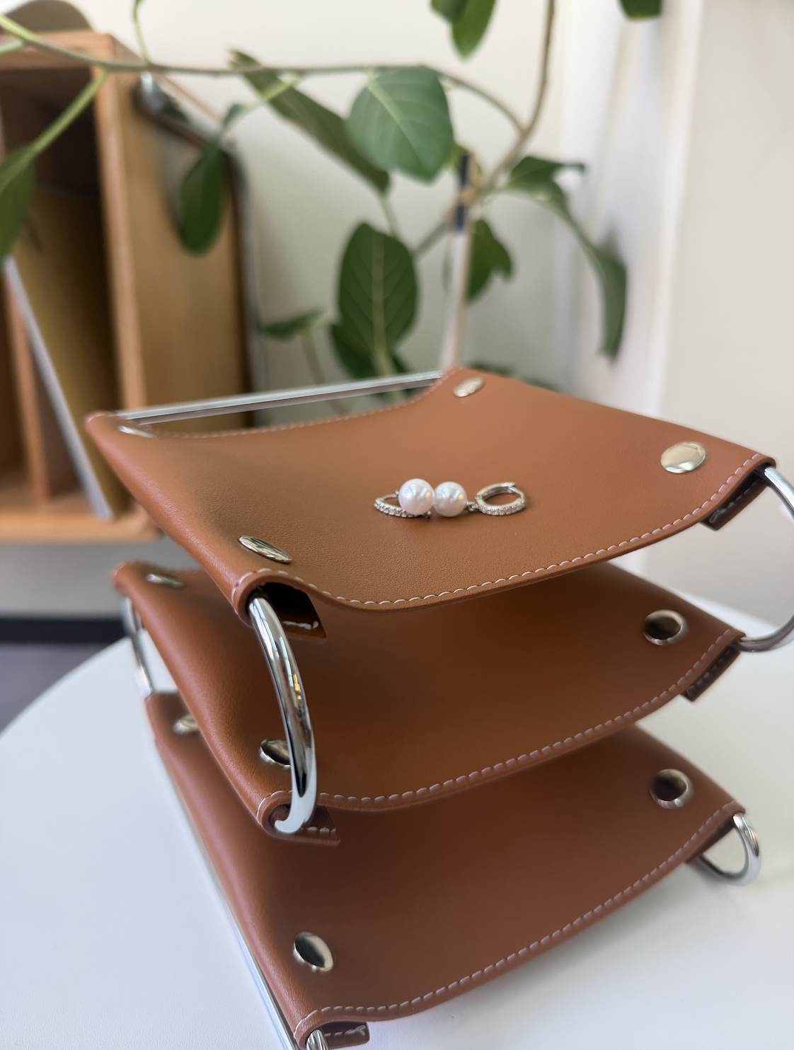 【アイアンフレームレザー収納ラック】で散らかるストレス一気に解消🌿