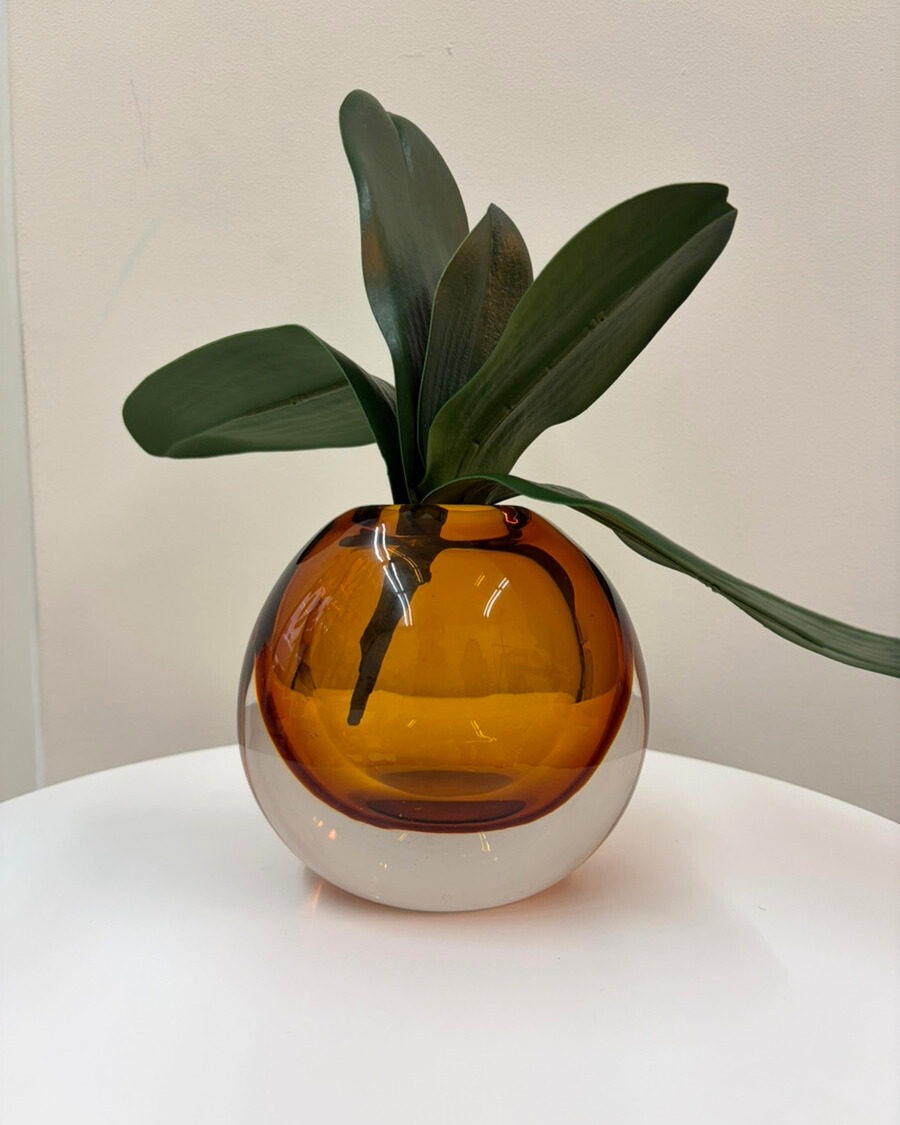 【ガラスフラワーベース】光を味方に。置くだけで空間がやわらぐ“透明インテリア”