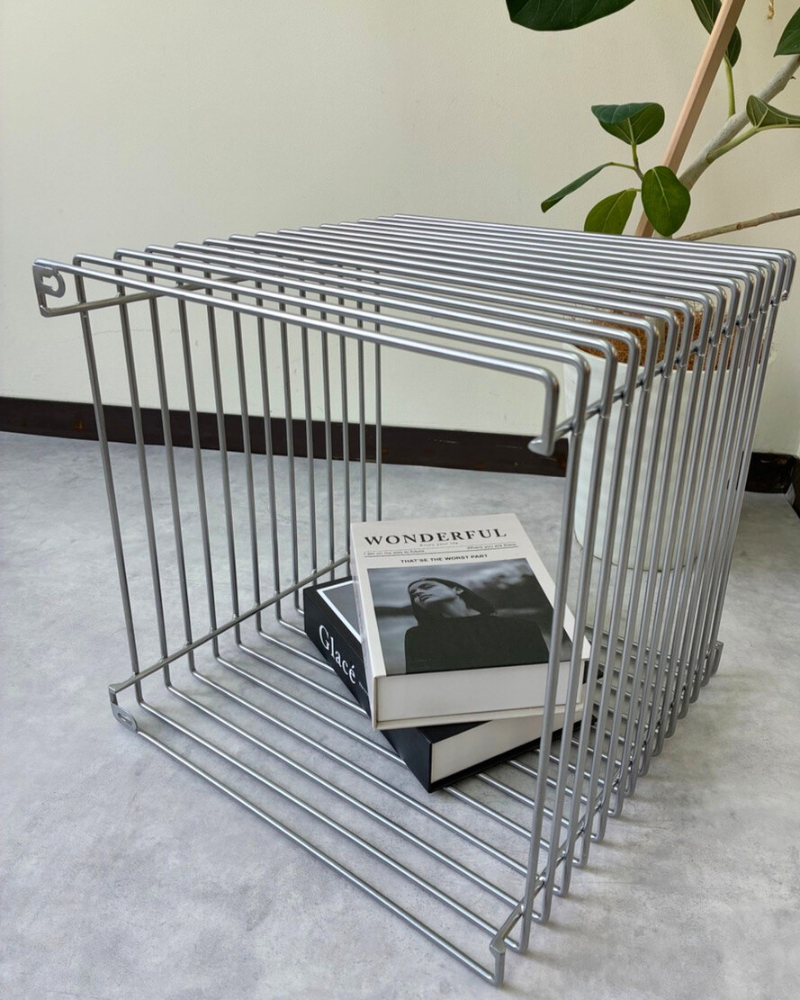 【ワイヤーデザインサイドテーブル】置くだけで“ホテルライク”に。高見え空間が叶うアイテム✨