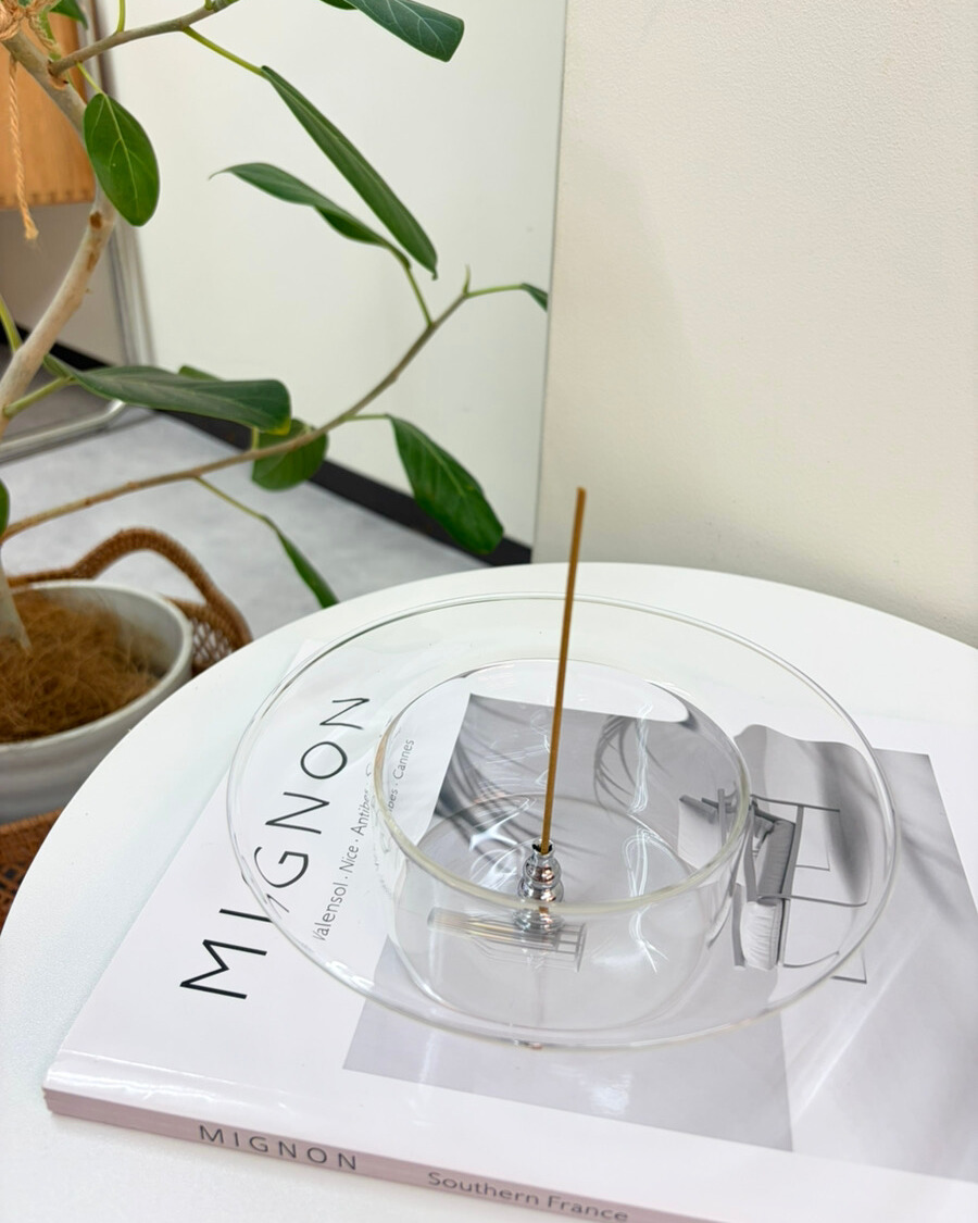 【クリアインセンスフォルダー】透明ガラスのお香立てで、香りと心を整えるひとときを🕊️