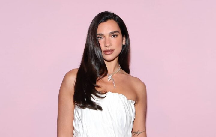 デュア・リパ、自身の写真を使われた訴訟についてサムスン側が棄却するように求めていることが明らかに