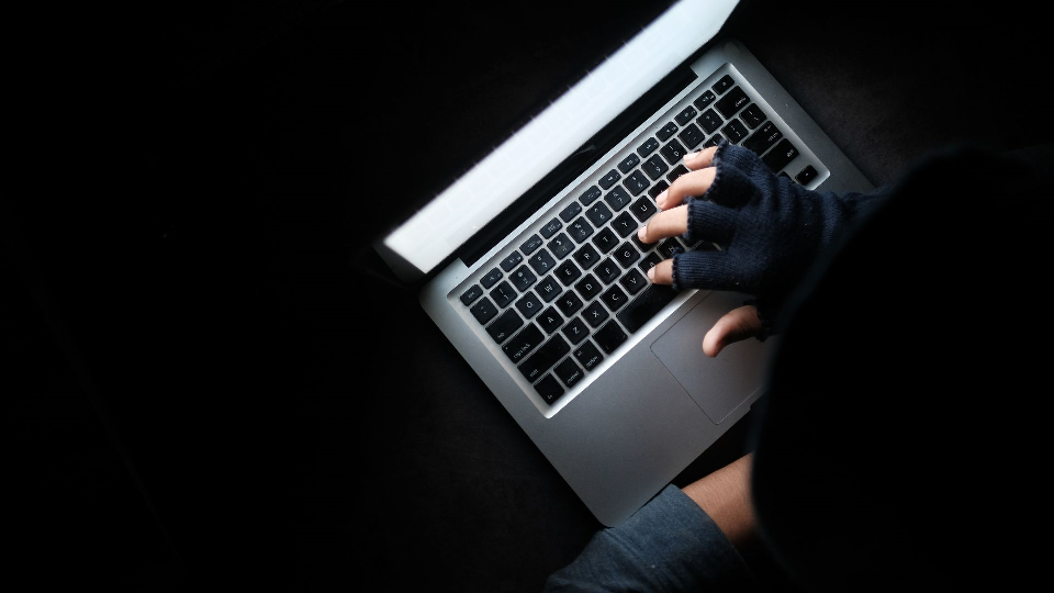 【ストーカー対策】フォロワーが…実はストーカー!? SNS時代のネット型ストーカーの怖さとは
