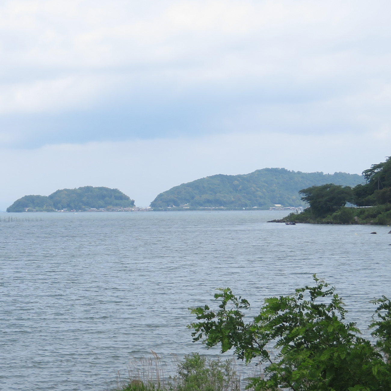 6月5日（木）滋賀県近江八幡市にある「長命寺から見た沖島」です。
